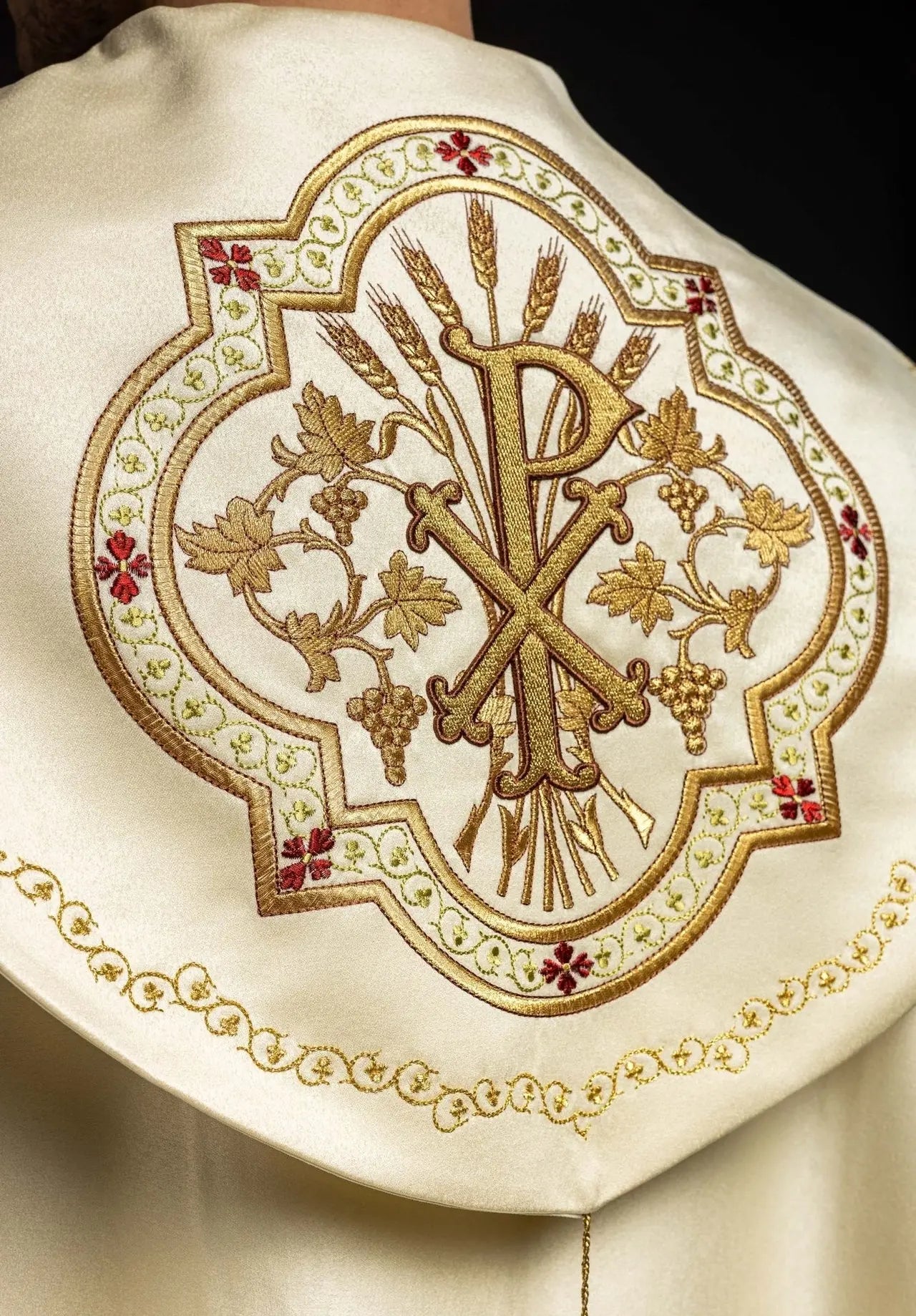 Czapka eucharystyczna z monogramem PAX ecru