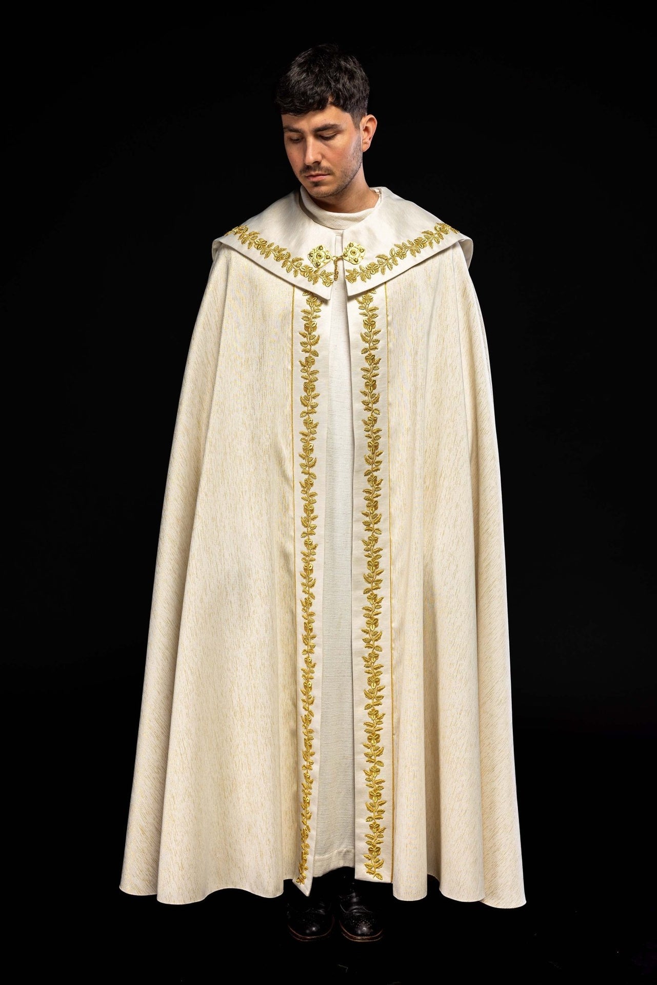 Kapa haftowana maryjna ecru