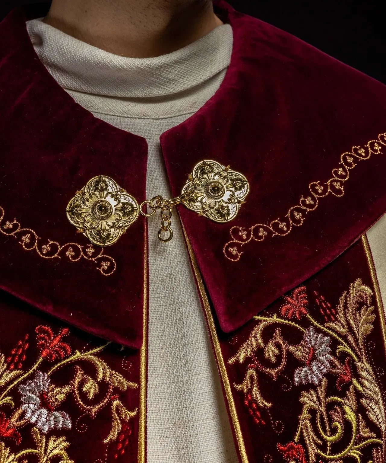 Embroidered cape on velvet IHS ecru