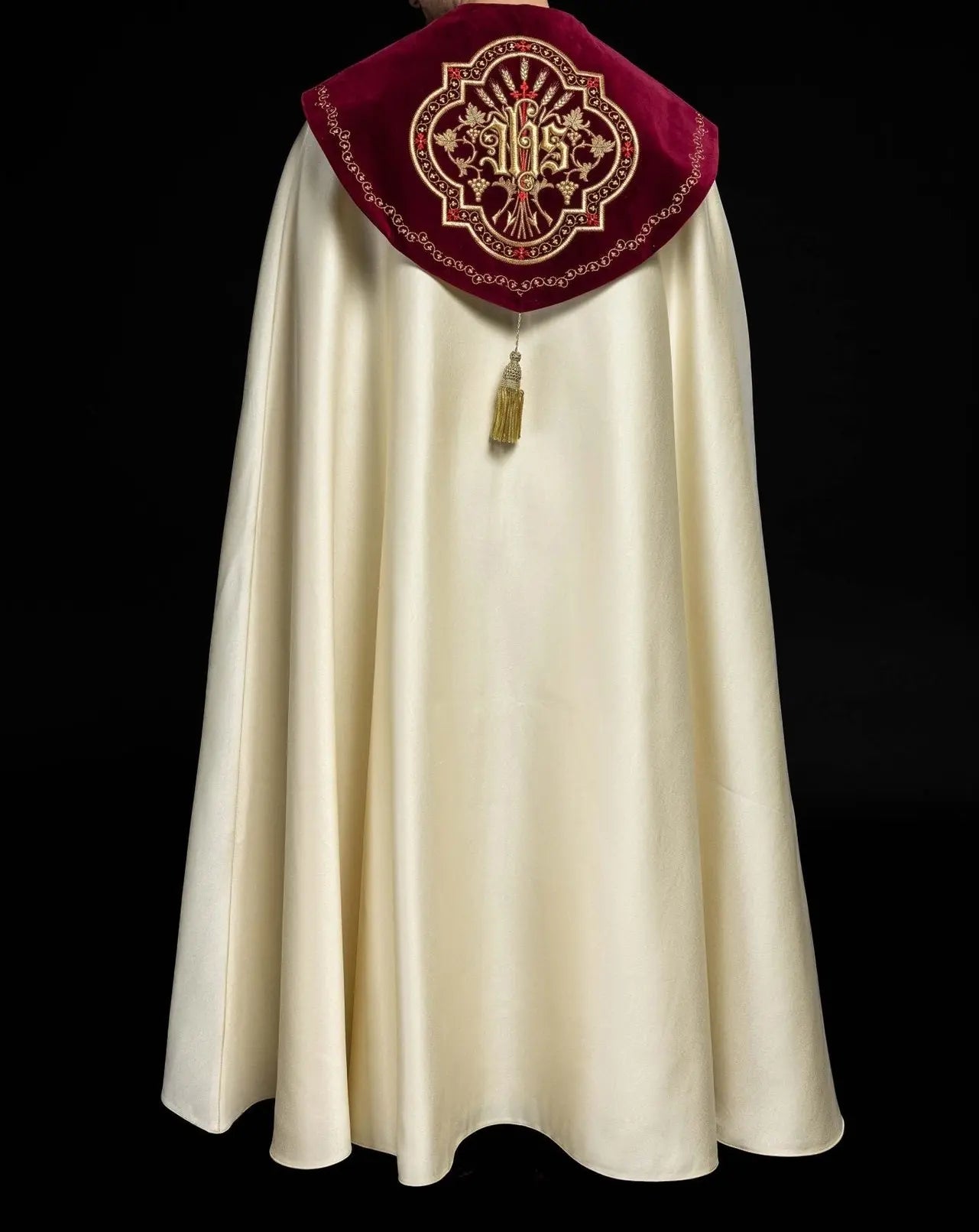 Embroidered cape on velvet IHS ecru
