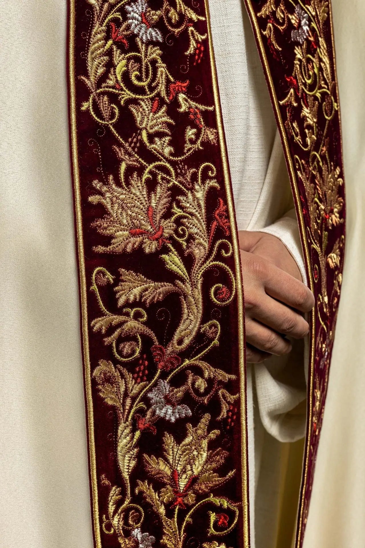 Embroidered cape on velvet IHS ecru