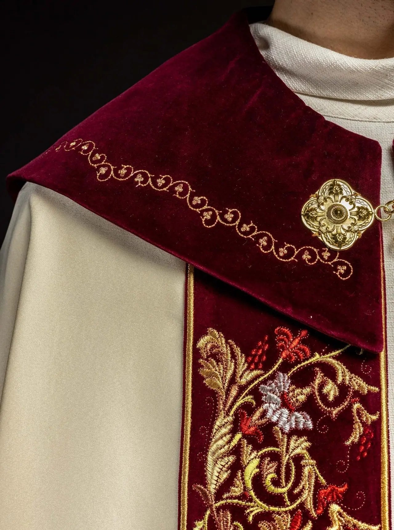 Embroidered cape on velvet IHS ecru