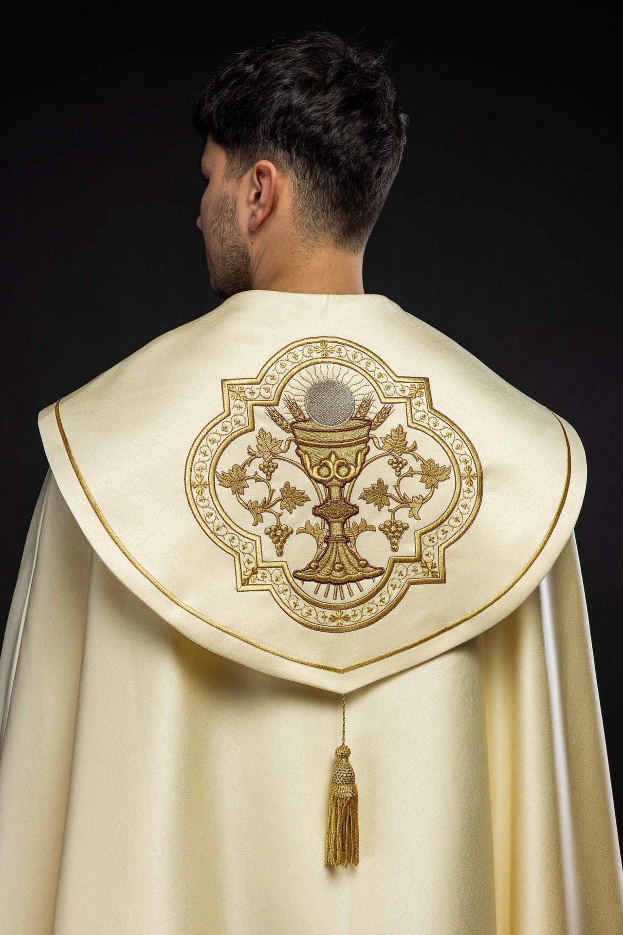 Kapa liturgiczna haftowana Kielich ecru