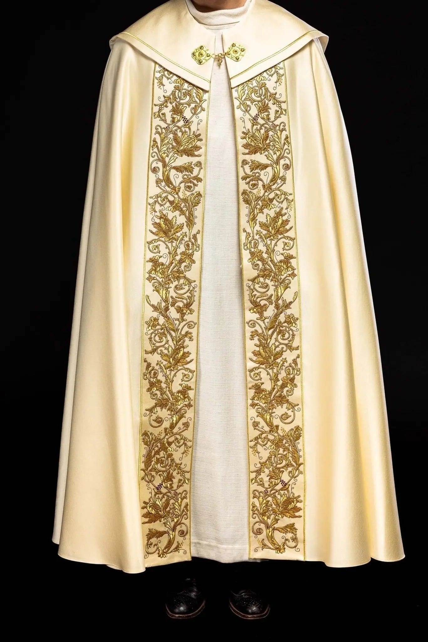 Kielich liturgiczny haftowany ecru