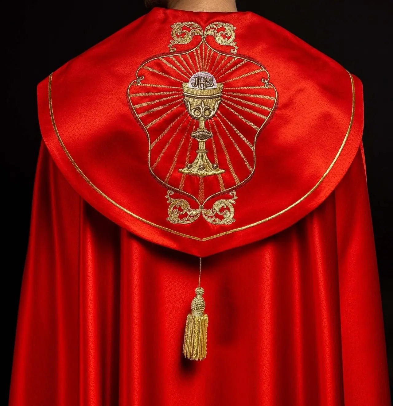 Kaplica liturgiczna haftowana kielichem i IHS w odcieniu czerwonym