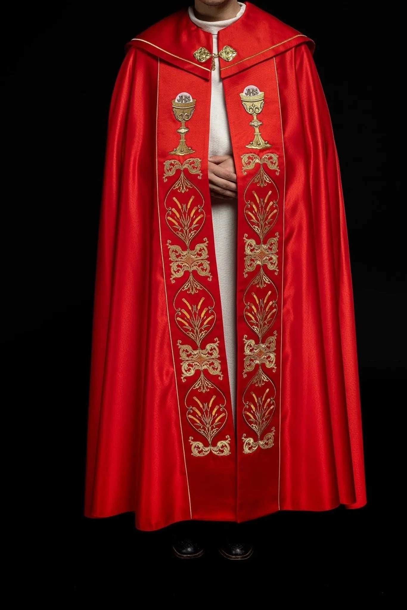Kaplica liturgiczna haftowana kielichem i IHS w odcieniu czerwonym
