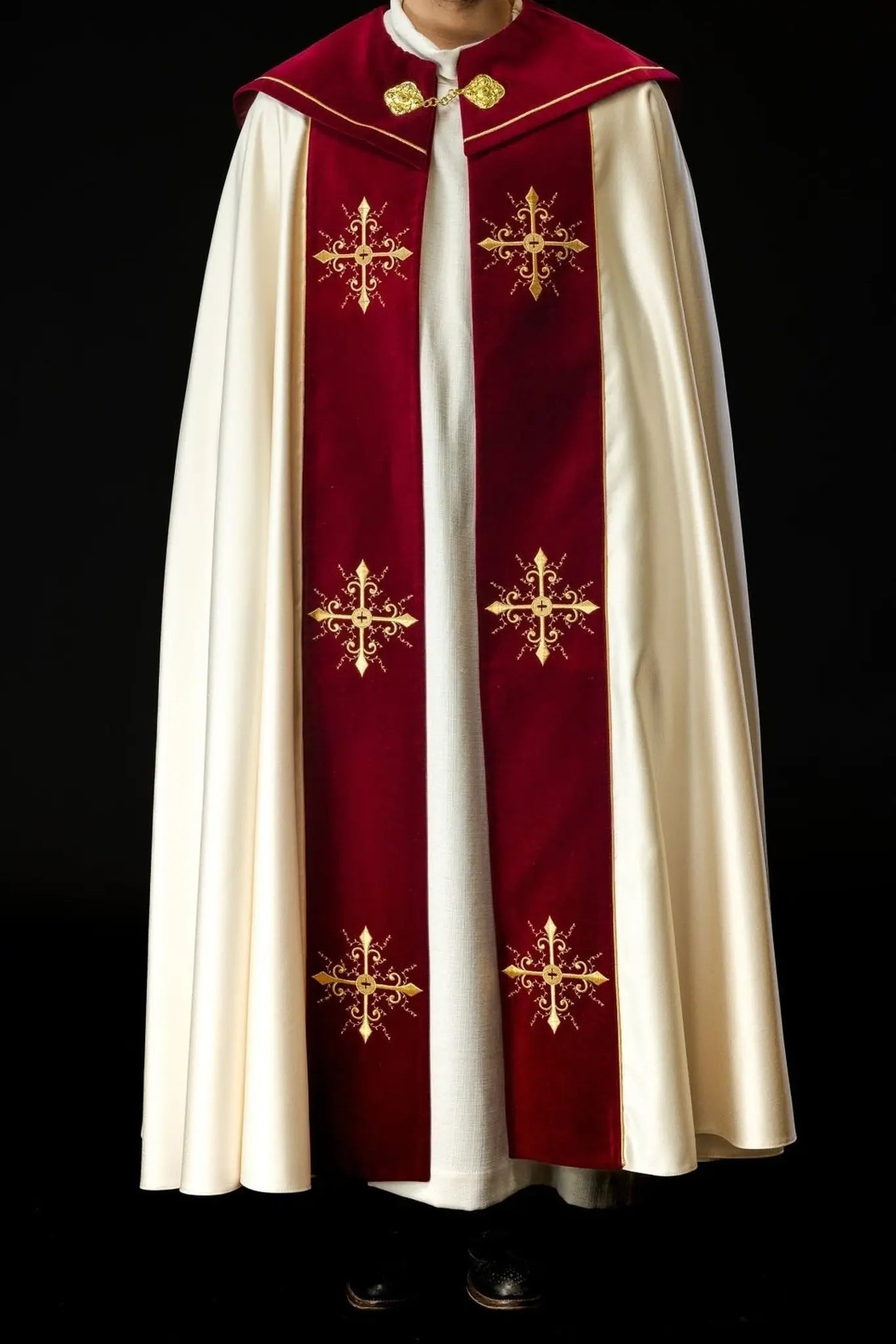 Peleryna liturgiczna haftowana z bordowym paskiem
