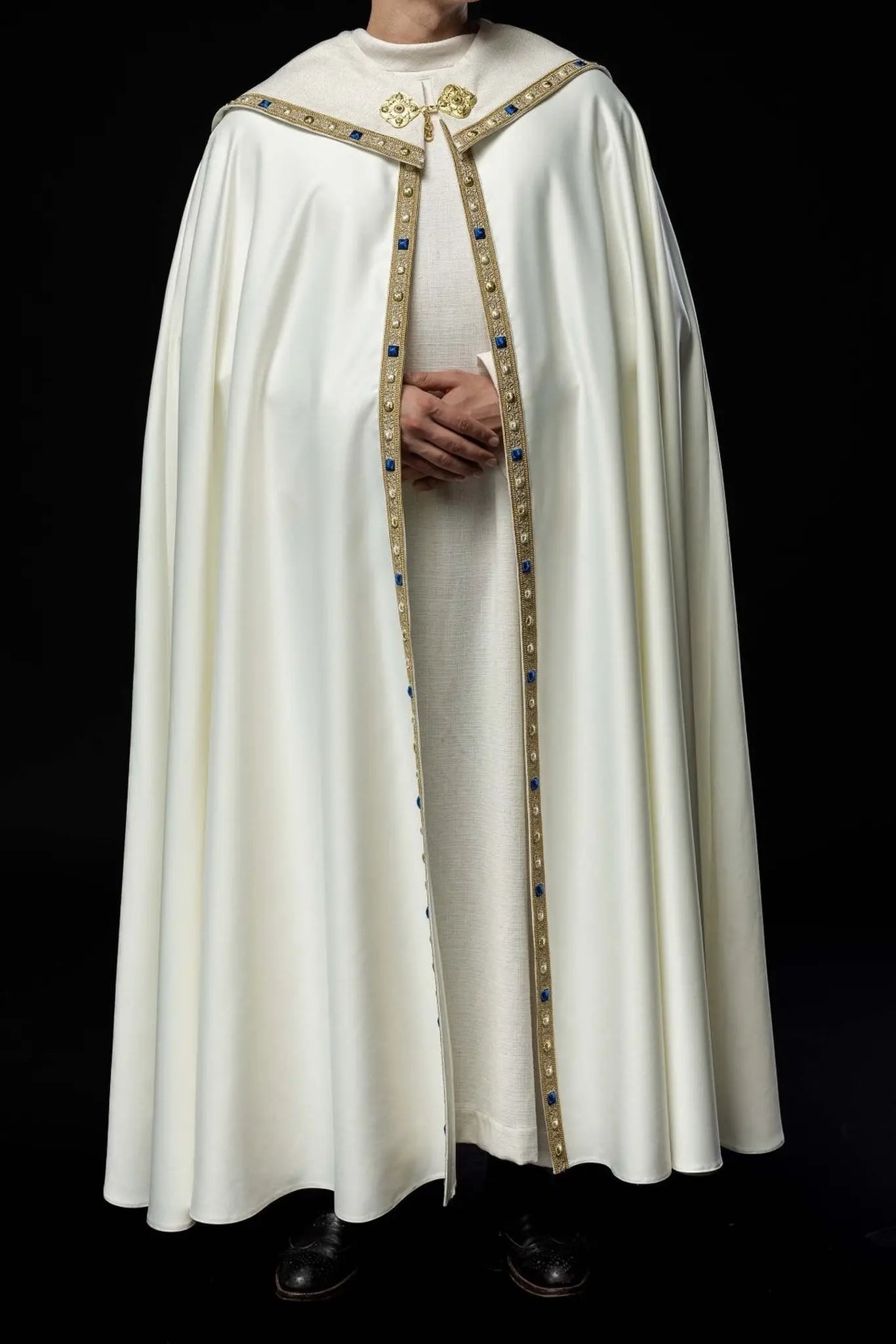 Liturgical Cope with Embroidered Marian Emblem – Ecru