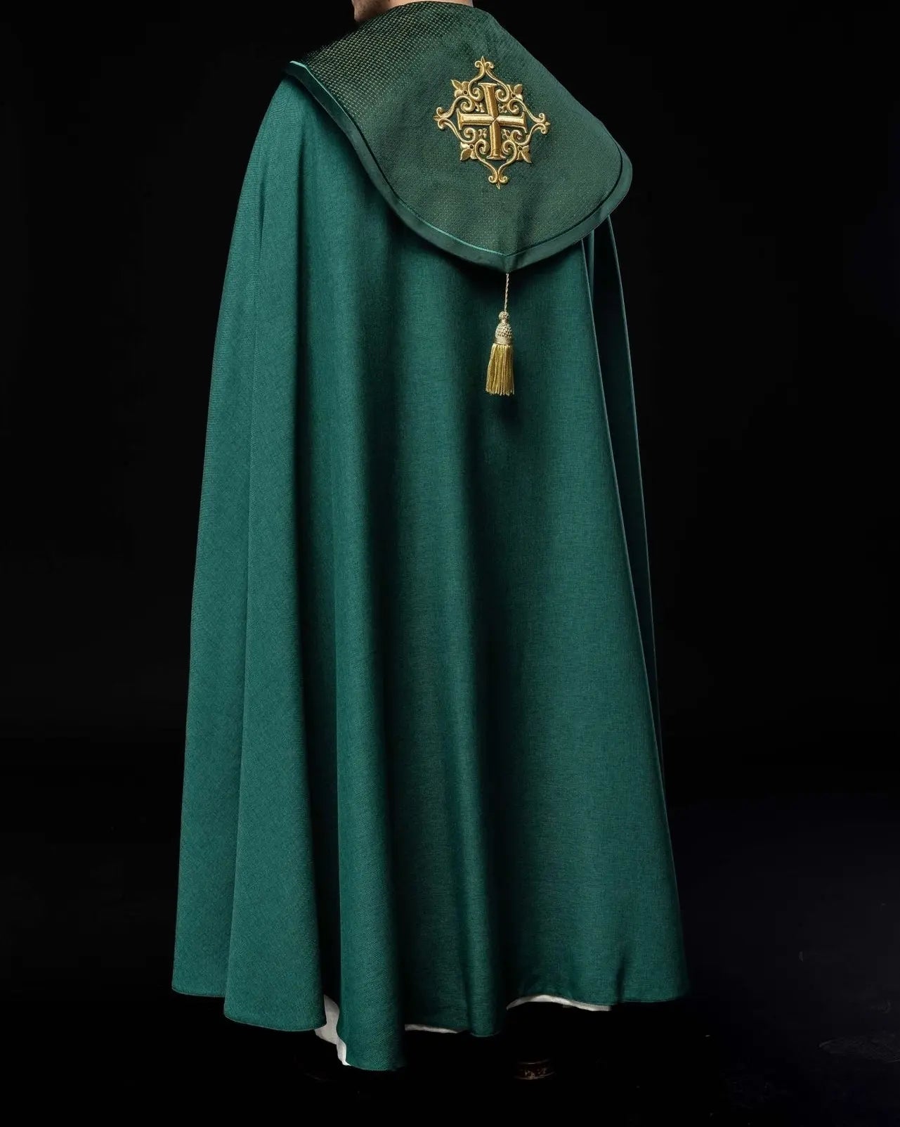 Liturgical cape with green velvet belt and embroidery of crosses