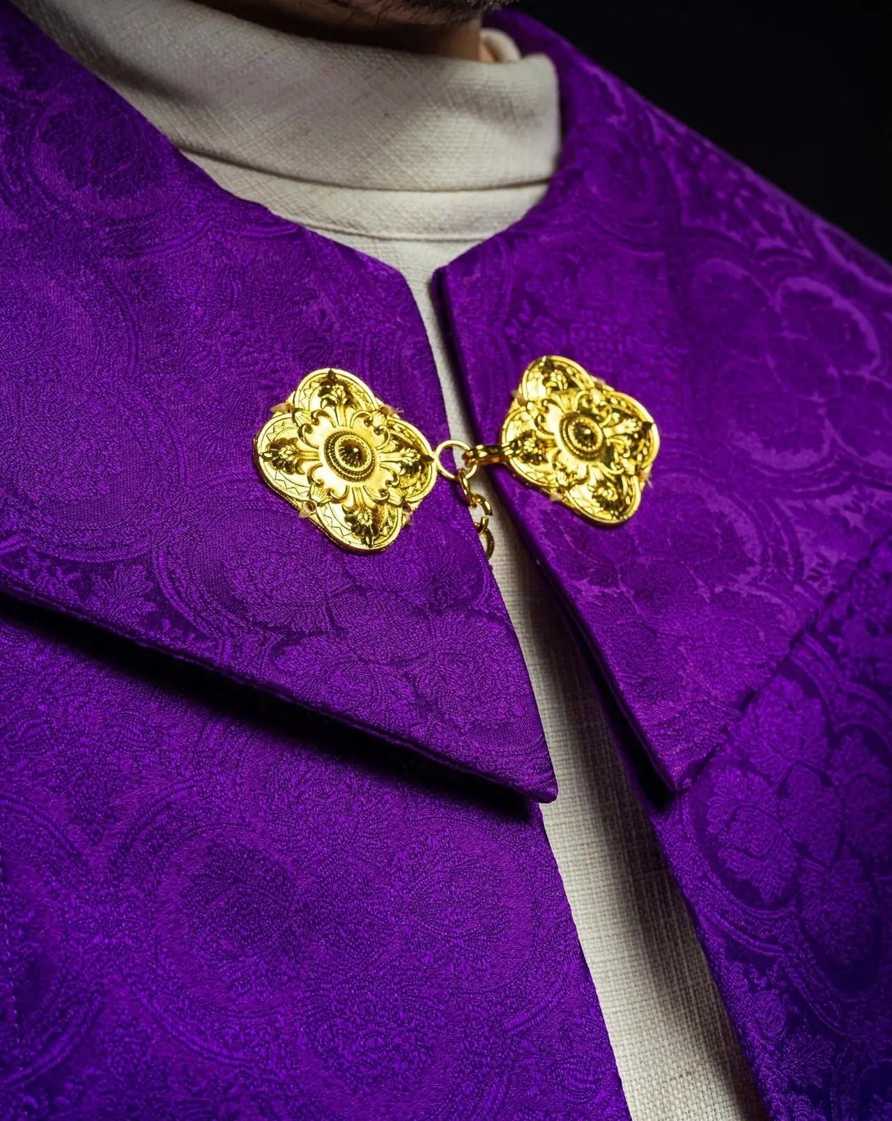 Fioletowa żakardowa kapa liturgiczna