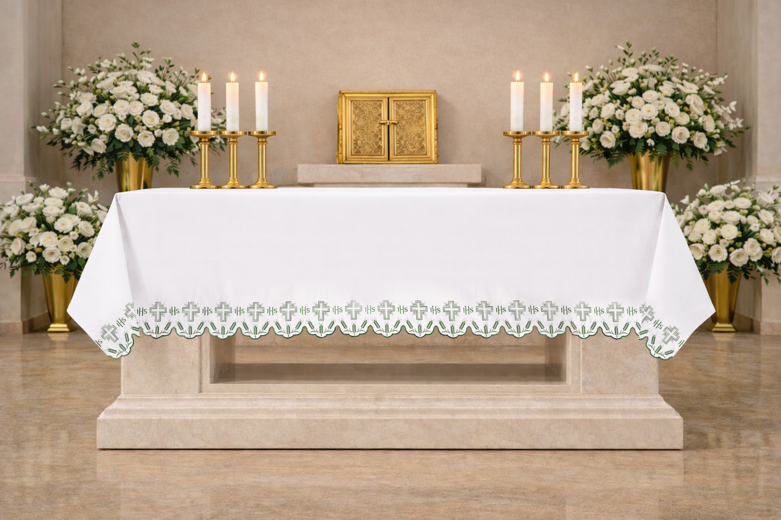 Obrus ołtarzowy z haftem w krzyże zielone wykończenie - ORNATY.PL