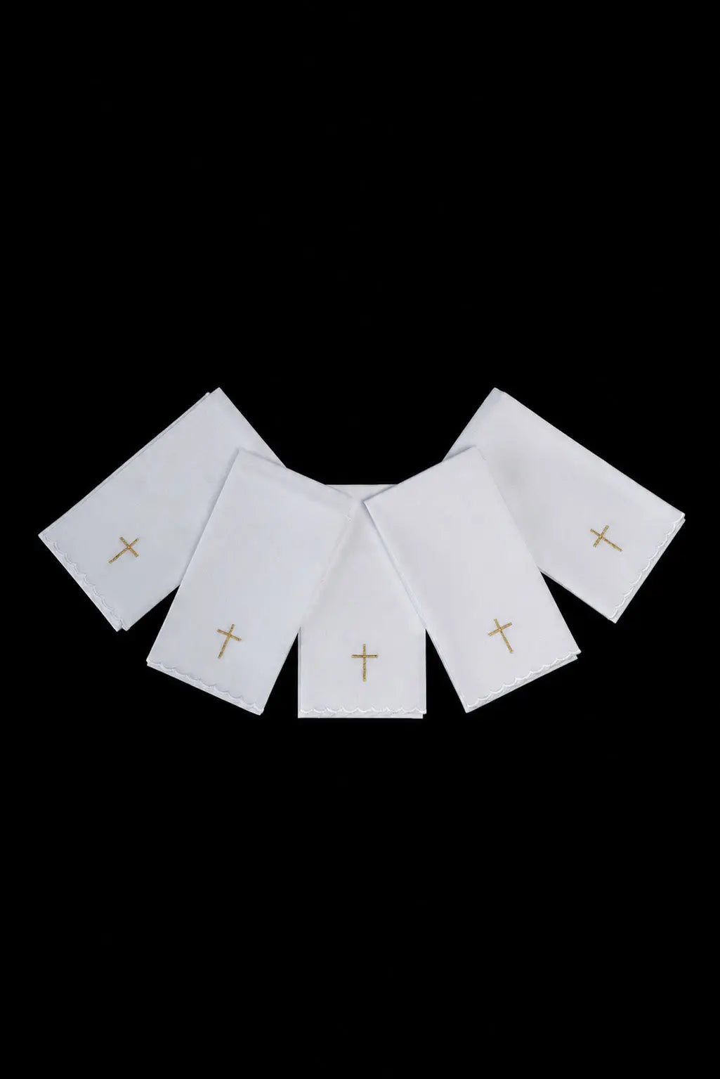 Białe zestaw 5 puryfikaterzy liturgicznych ze złotym krzyżem, widok całego zestawu