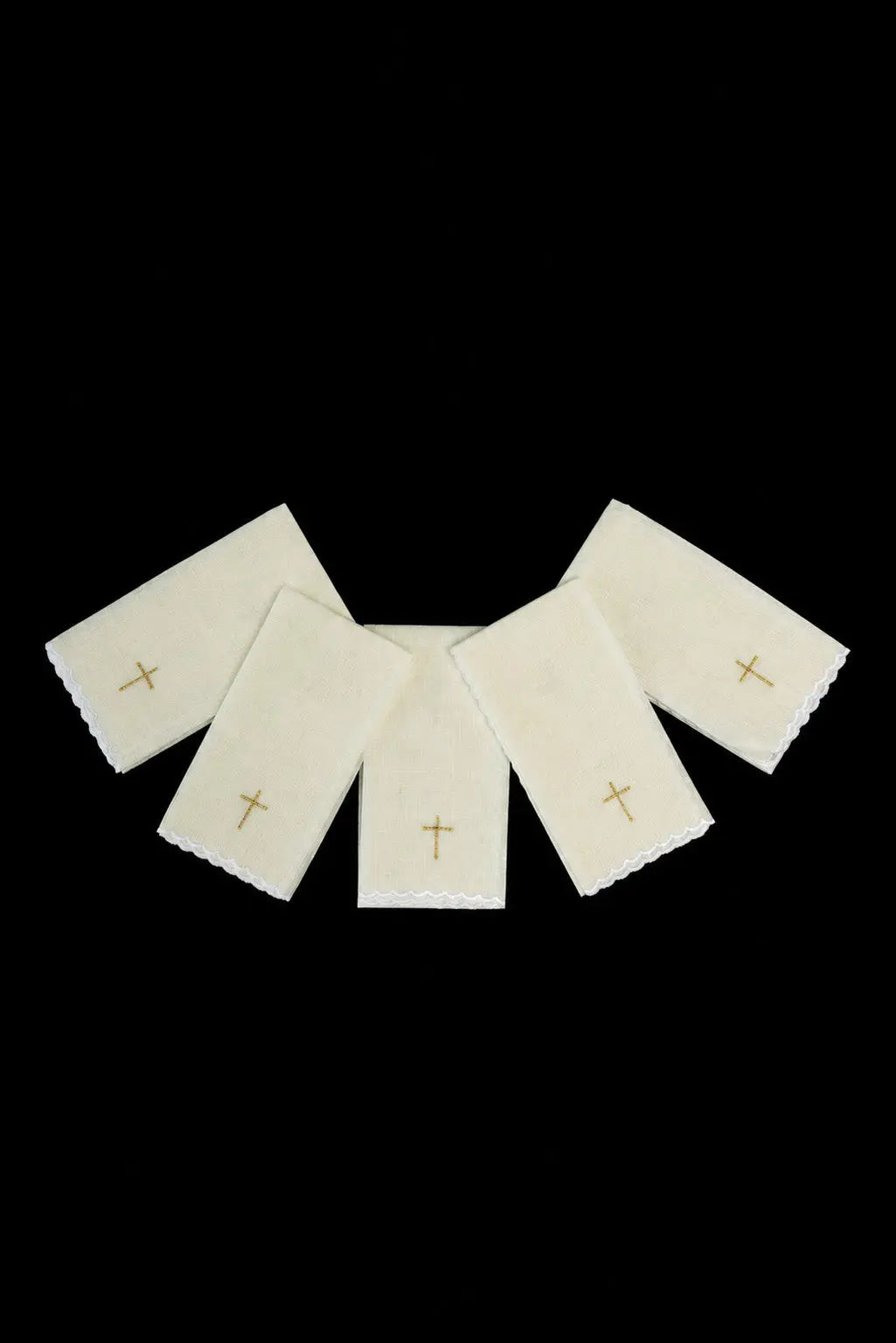Ecru zestaw 5 puryfikaterzy liturgicznych 25 × 48 cm ze złotym haftem krzyża, widok całości