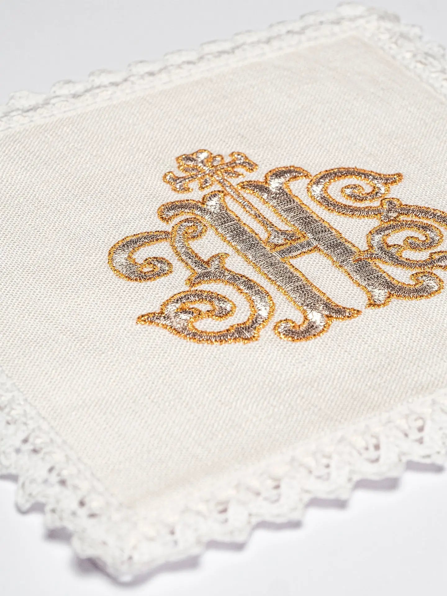 Linen chalice linen with IHS embroidery - HAFTINA ATELIER