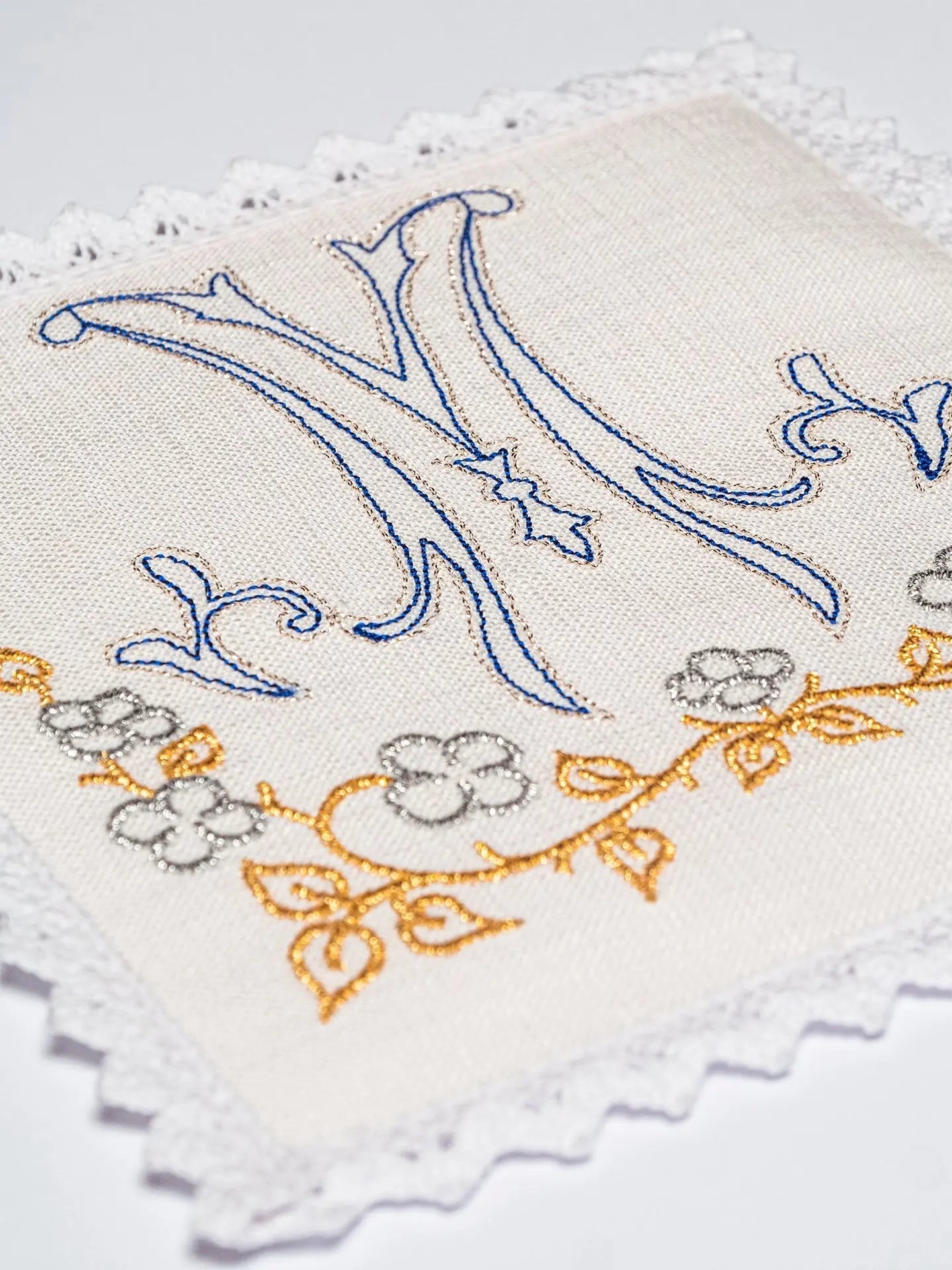 Linen chalice linen with Marian embroidery - HAFTINA ATELIER