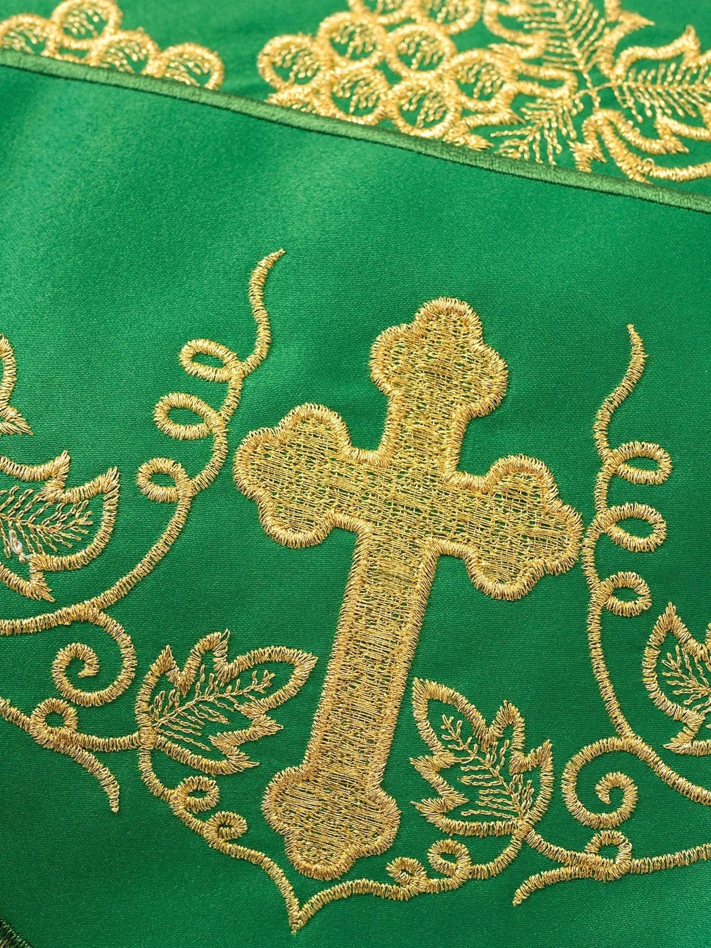 Metr z haftem z przodu Krzyż i Winogrona Zielone