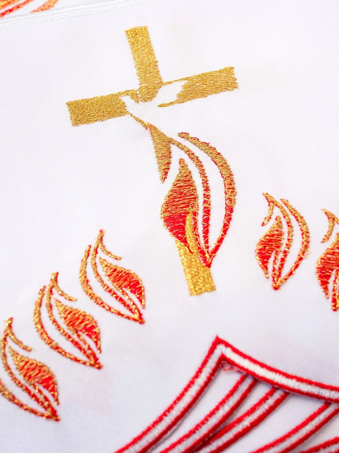 Przód haftowany krzyżem z płomieniami Biały