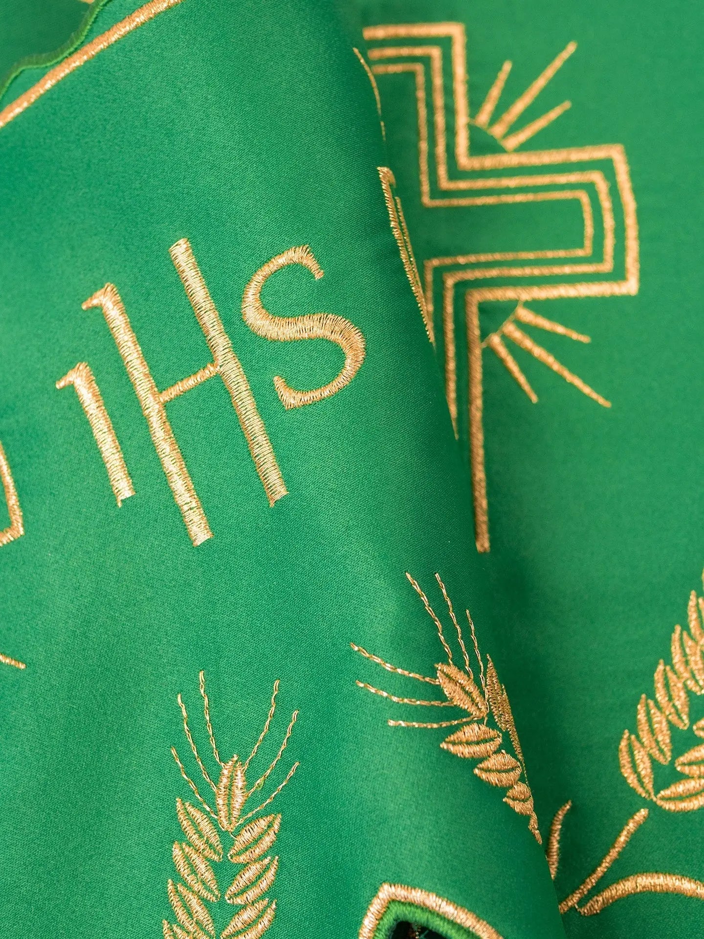 Metr z monogramem IHS w kolorze ecru z motywem krzyża