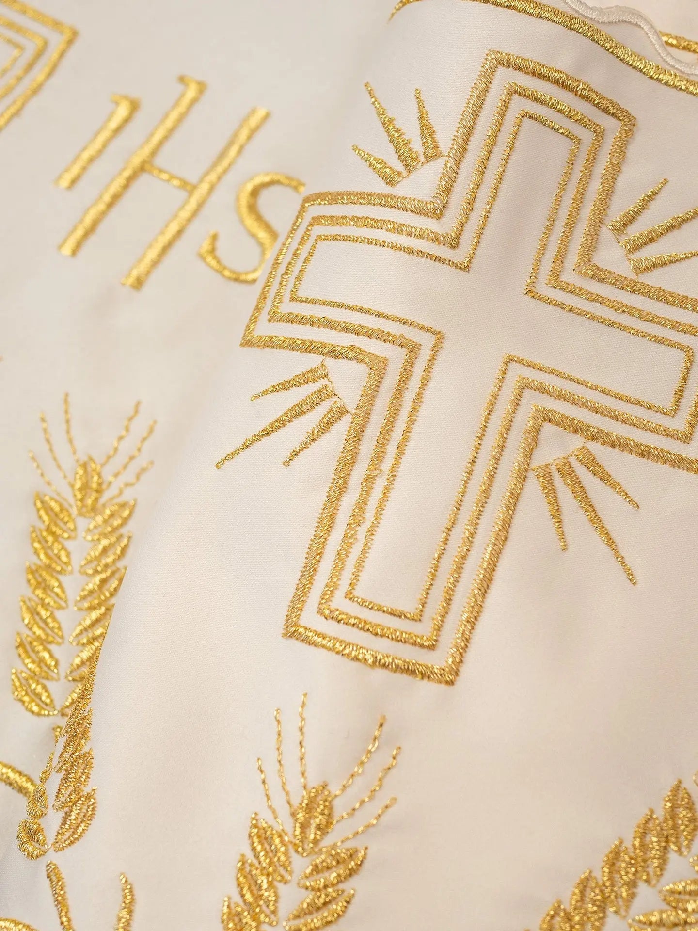 Metr z monogramem IHS w kolorze ecru z motywem krzyża