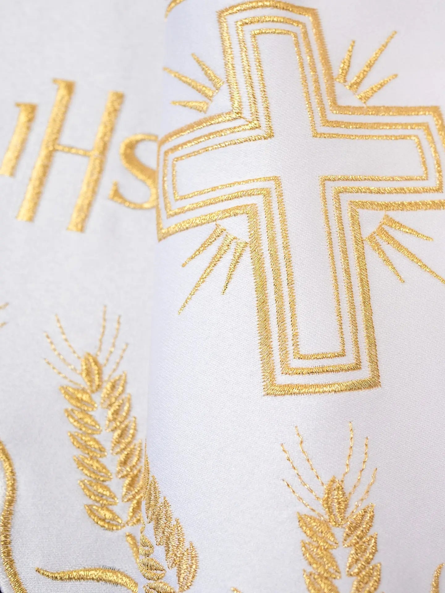Metr z monogramem IHS w kolorze z motywem krzyża