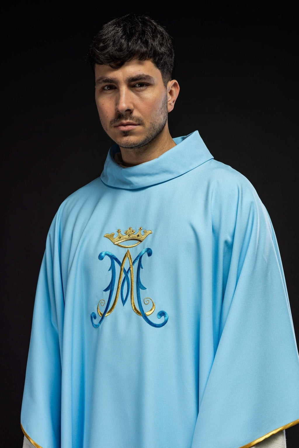 Niebieski ornat haftowany motyw Maryjny