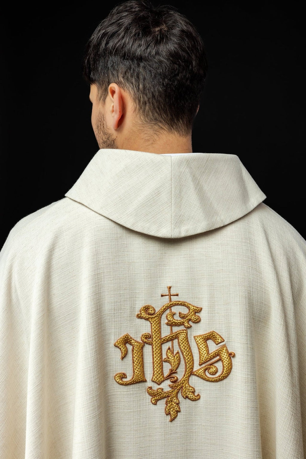 Ornat ecru z wizerunkiem Jezusa Dobrego Pasterza z Barankiem