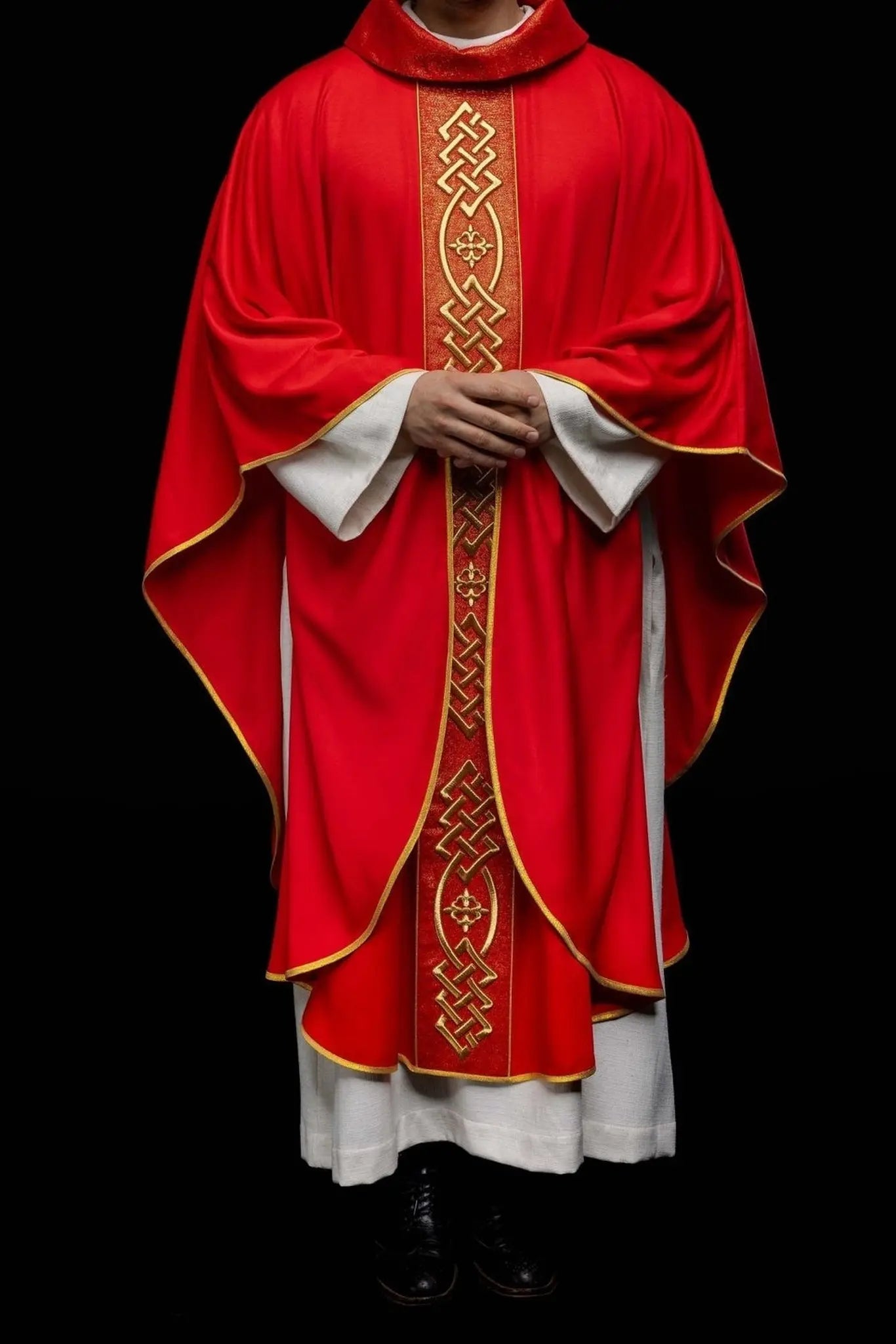 Embroidered chasuble Red with gold Cross motif