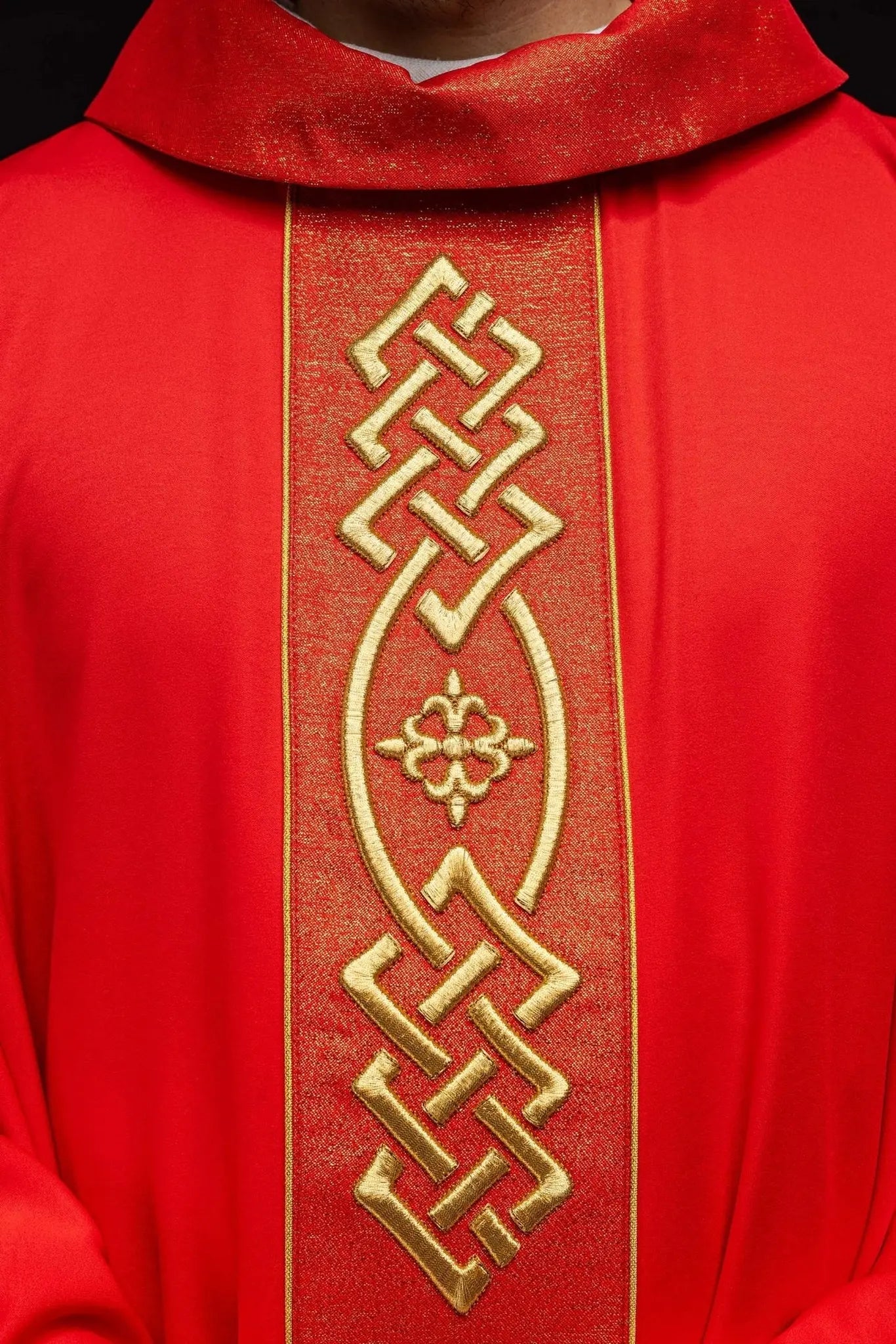 Embroidered chasuble Red with gold Cross motif