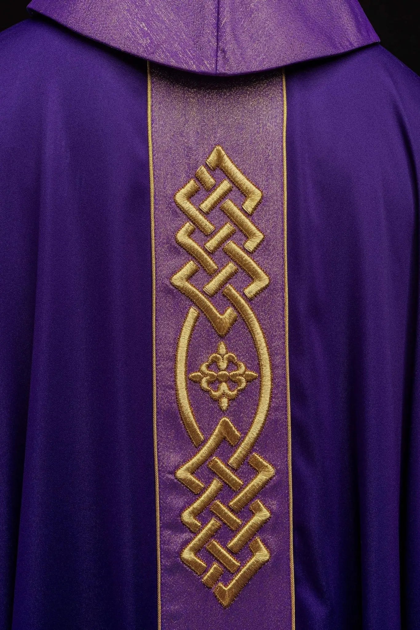 Embroidered chasuble in purple with decorative band