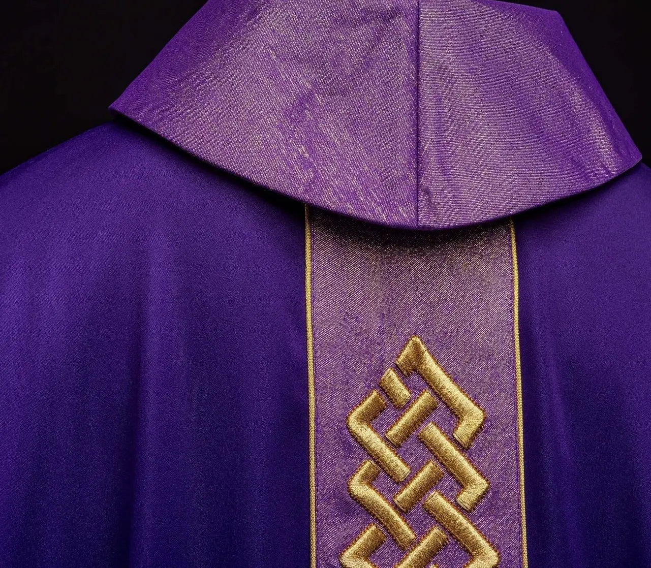 Embroidered chasuble in purple with decorative band