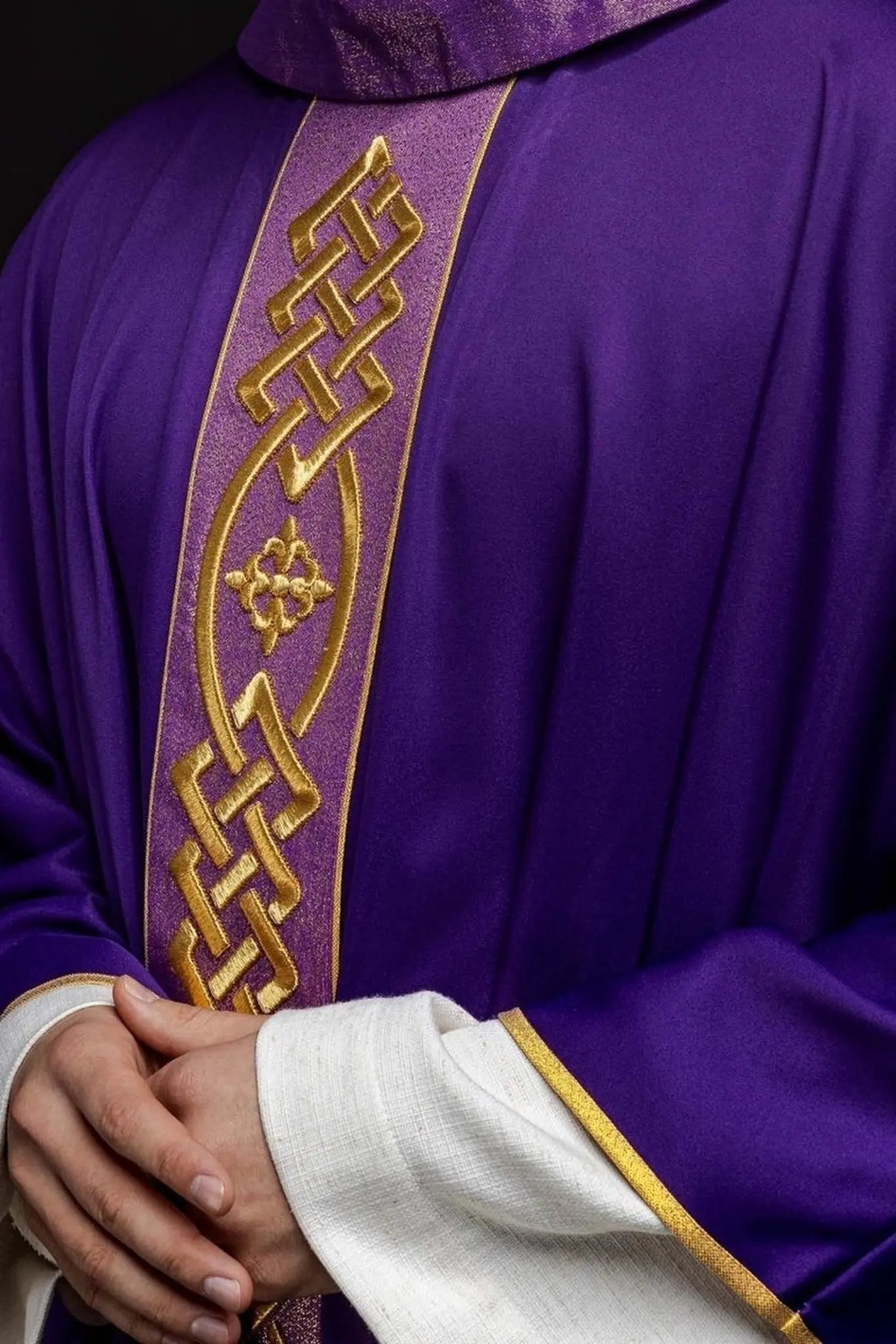 Embroidered chasuble in purple with decorative band