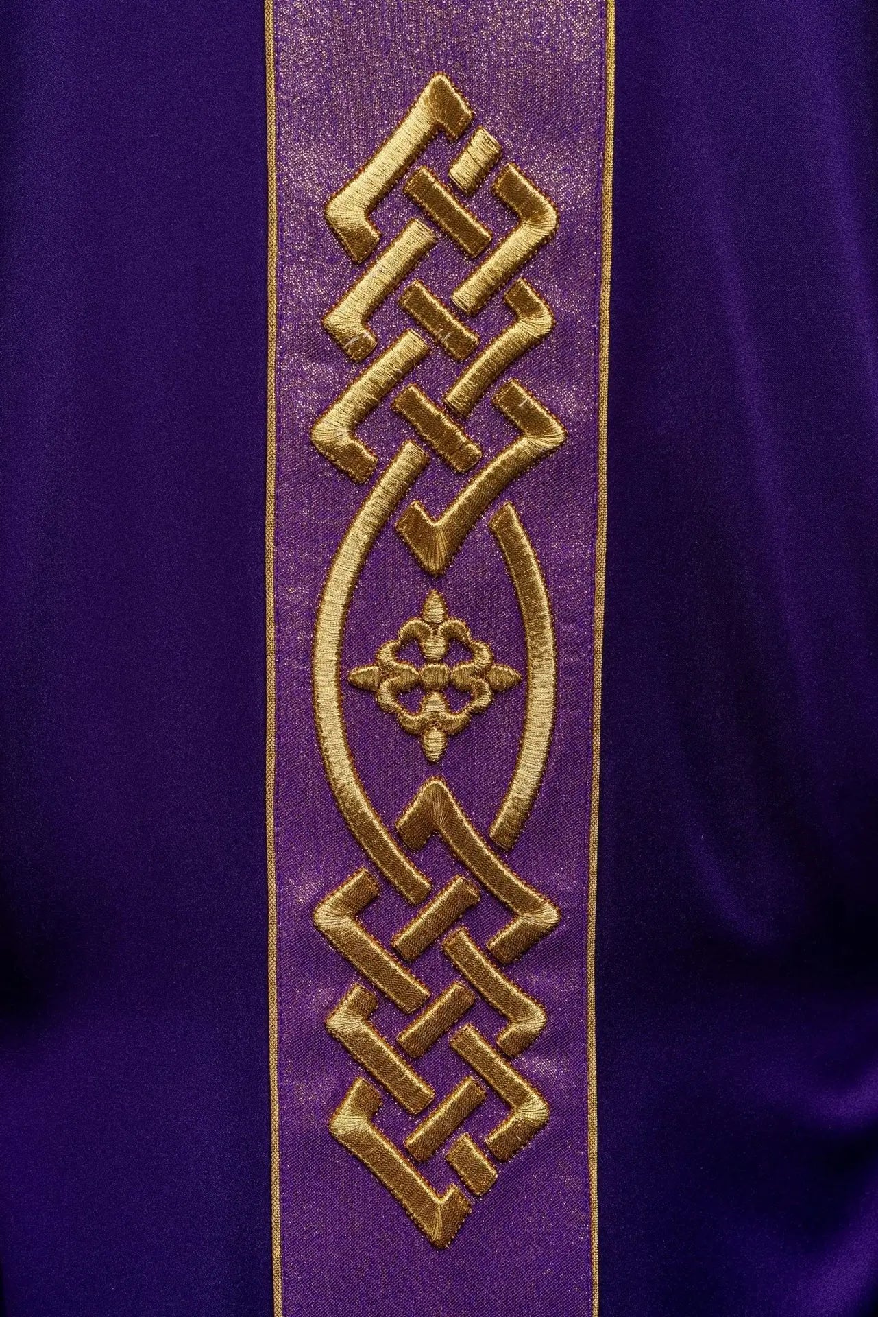 Embroidered chasuble in purple with decorative band