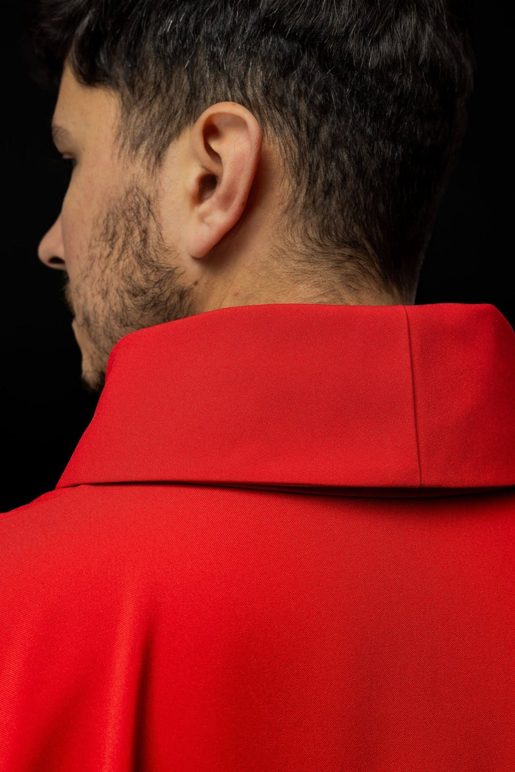 Ornat haftowany IHS Czerwony z Motywem Krzyża