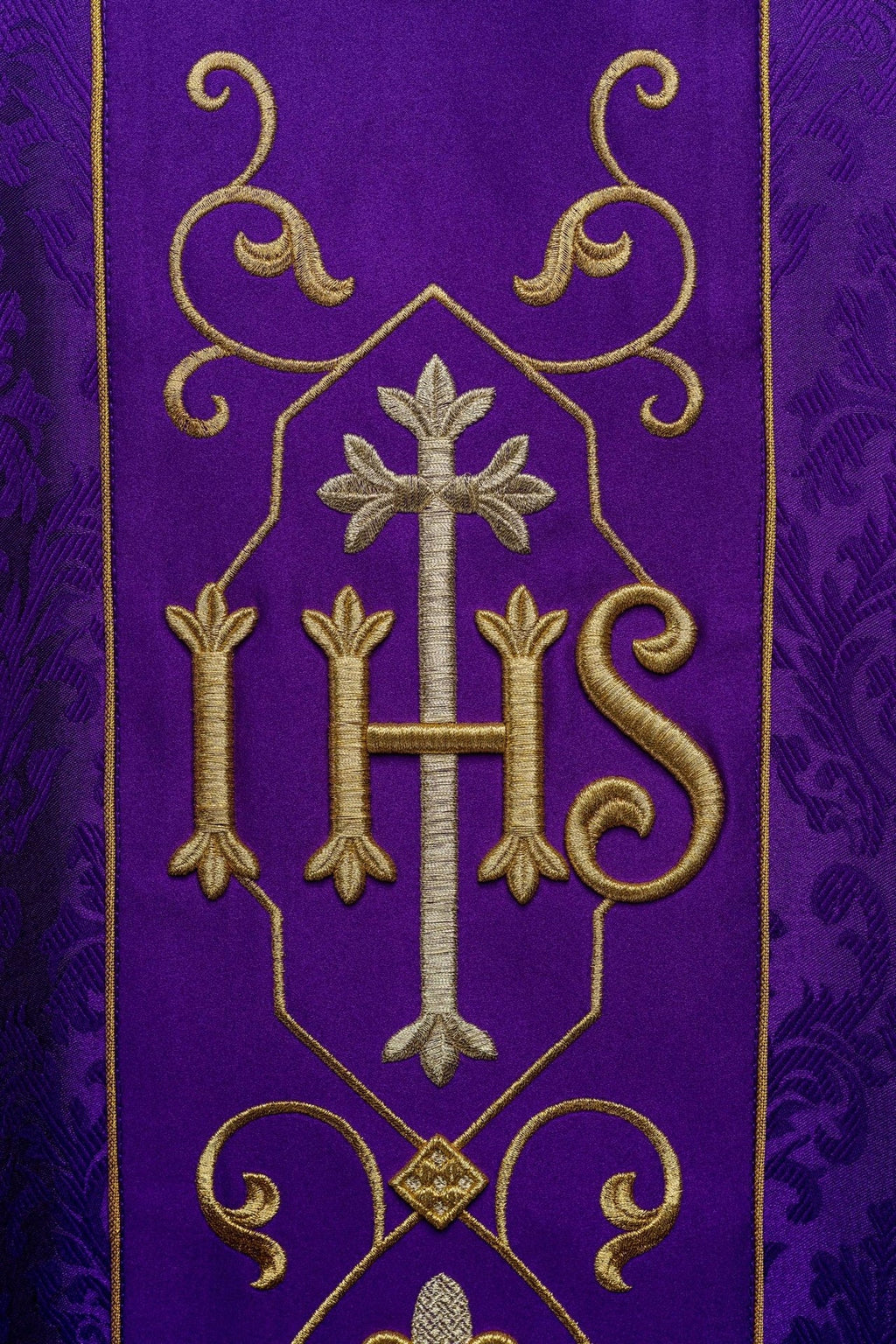 Ornat haftowany IHS Fioletowy Ozdobna Tkanina