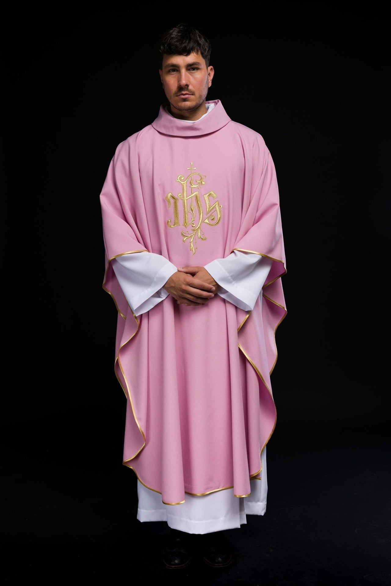 Ornat haftowany IHS kolorze Różowym