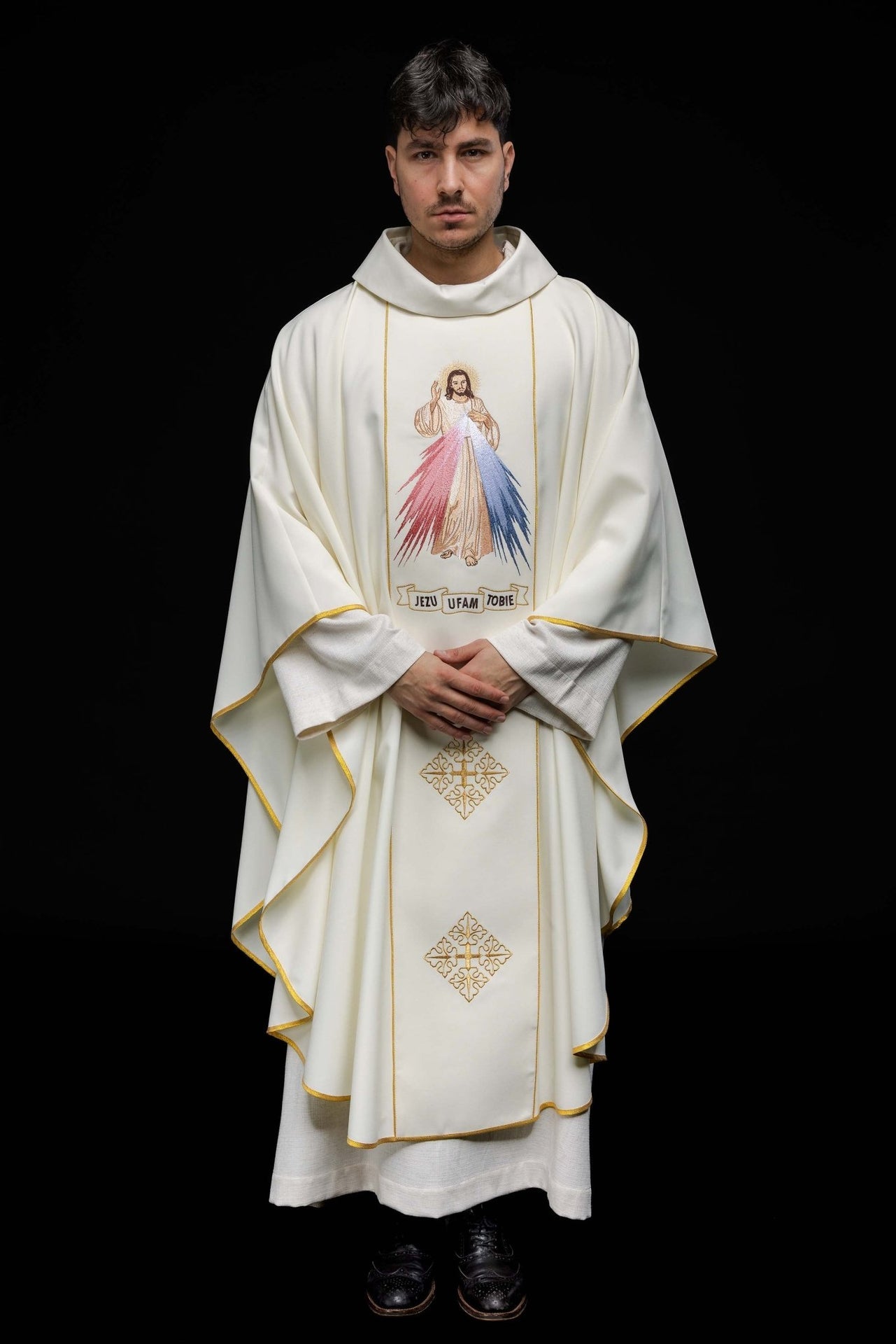 Ornat Haftowany Jezus Miłosierny i IHS ecru