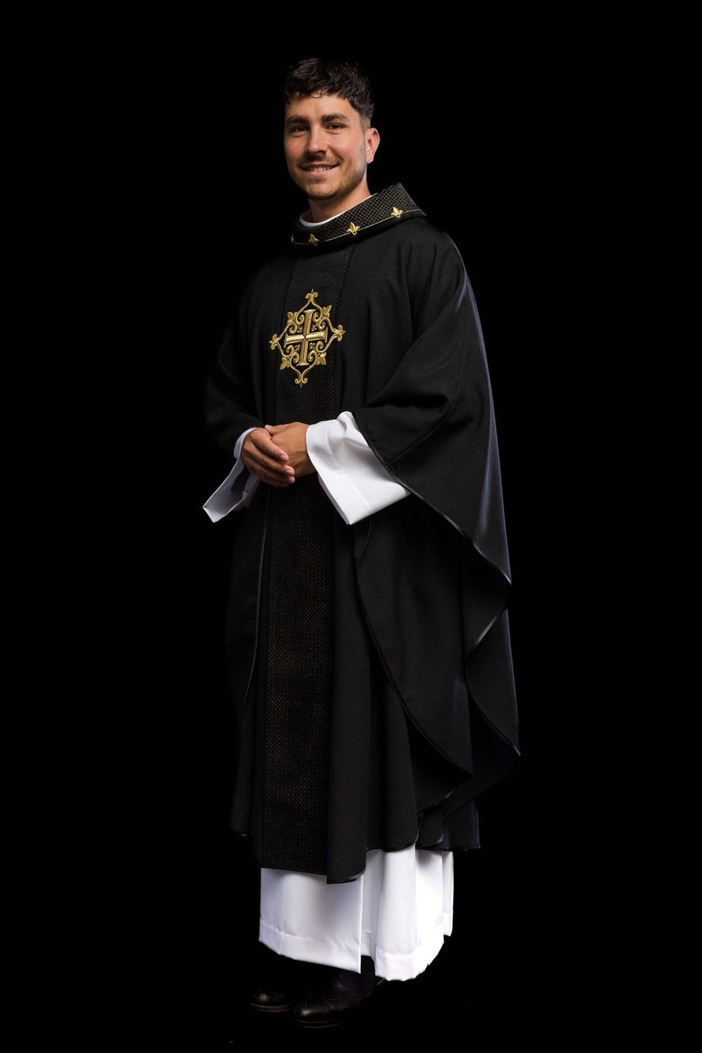 Ornat haftowany na aksamicie z symbolem Krzyż Czarny