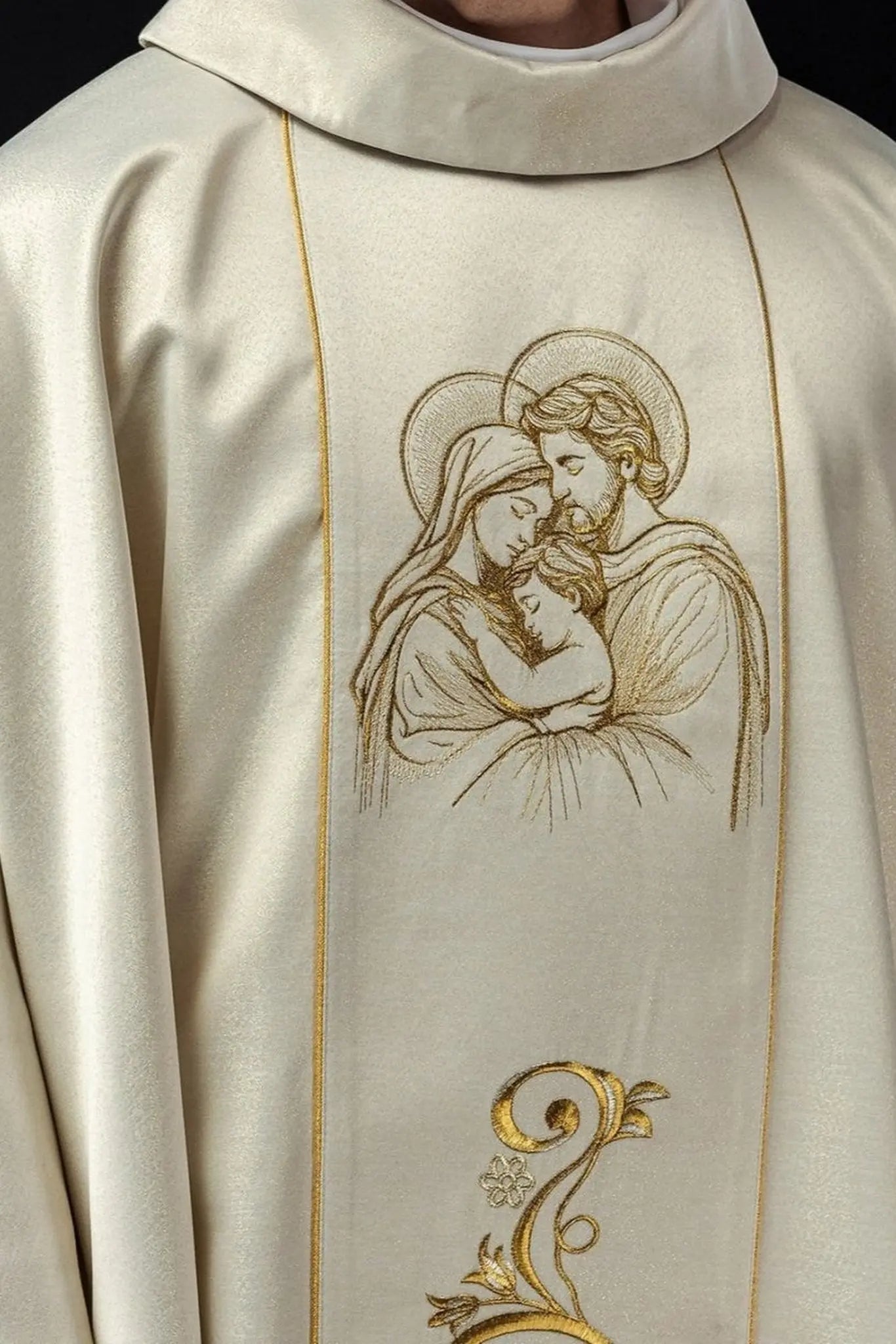 Ornat haftowany na Boże Narodzenie z wizerunkiem Świętej Rodziny