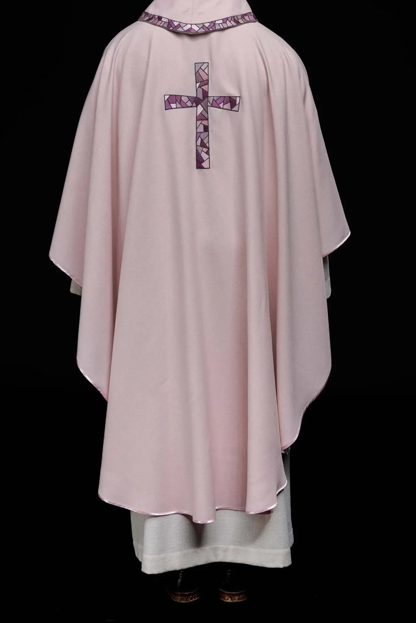 Embroidered chasuble of the cross Pink