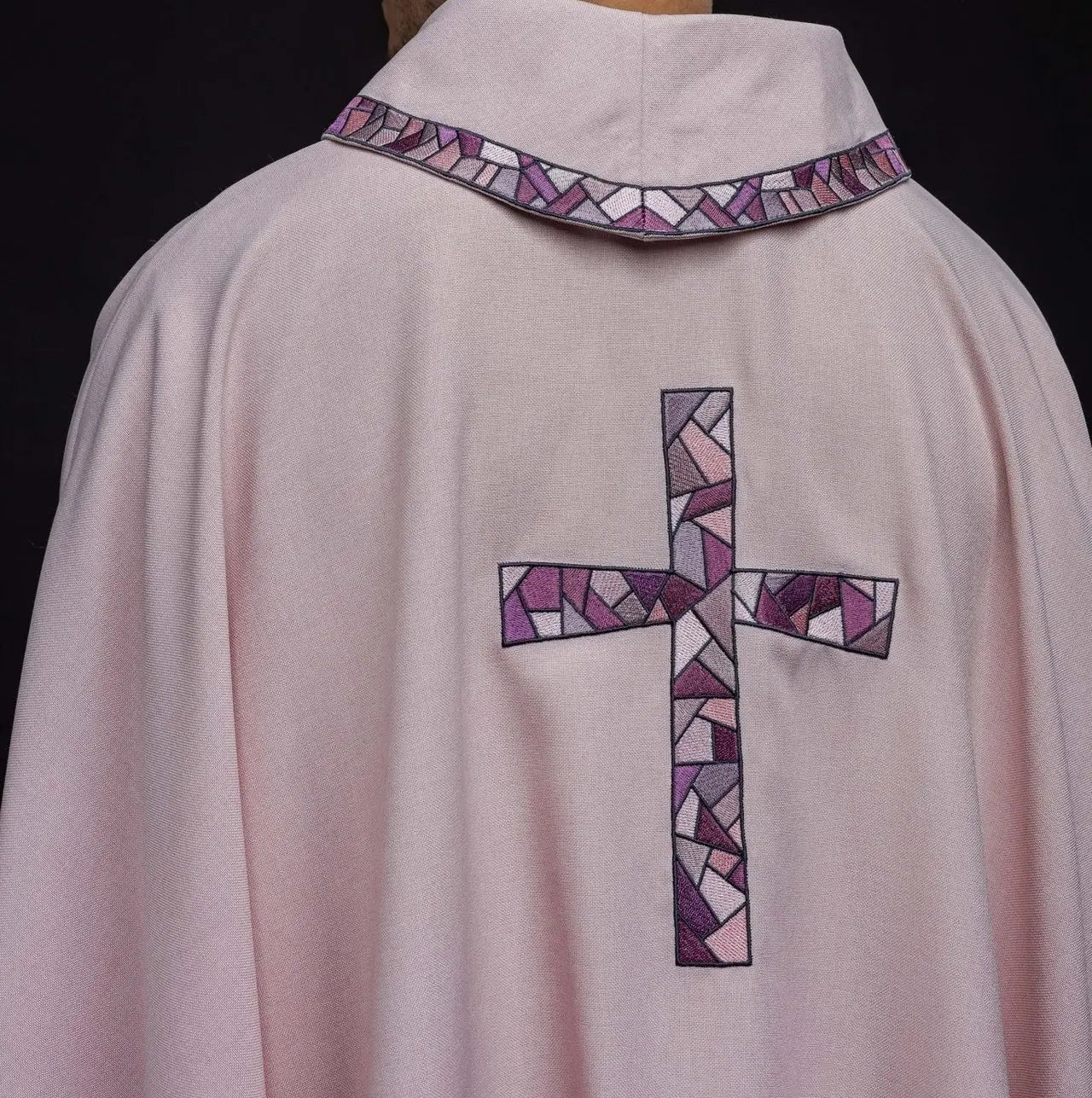 Embroidered chasuble of the cross Pink