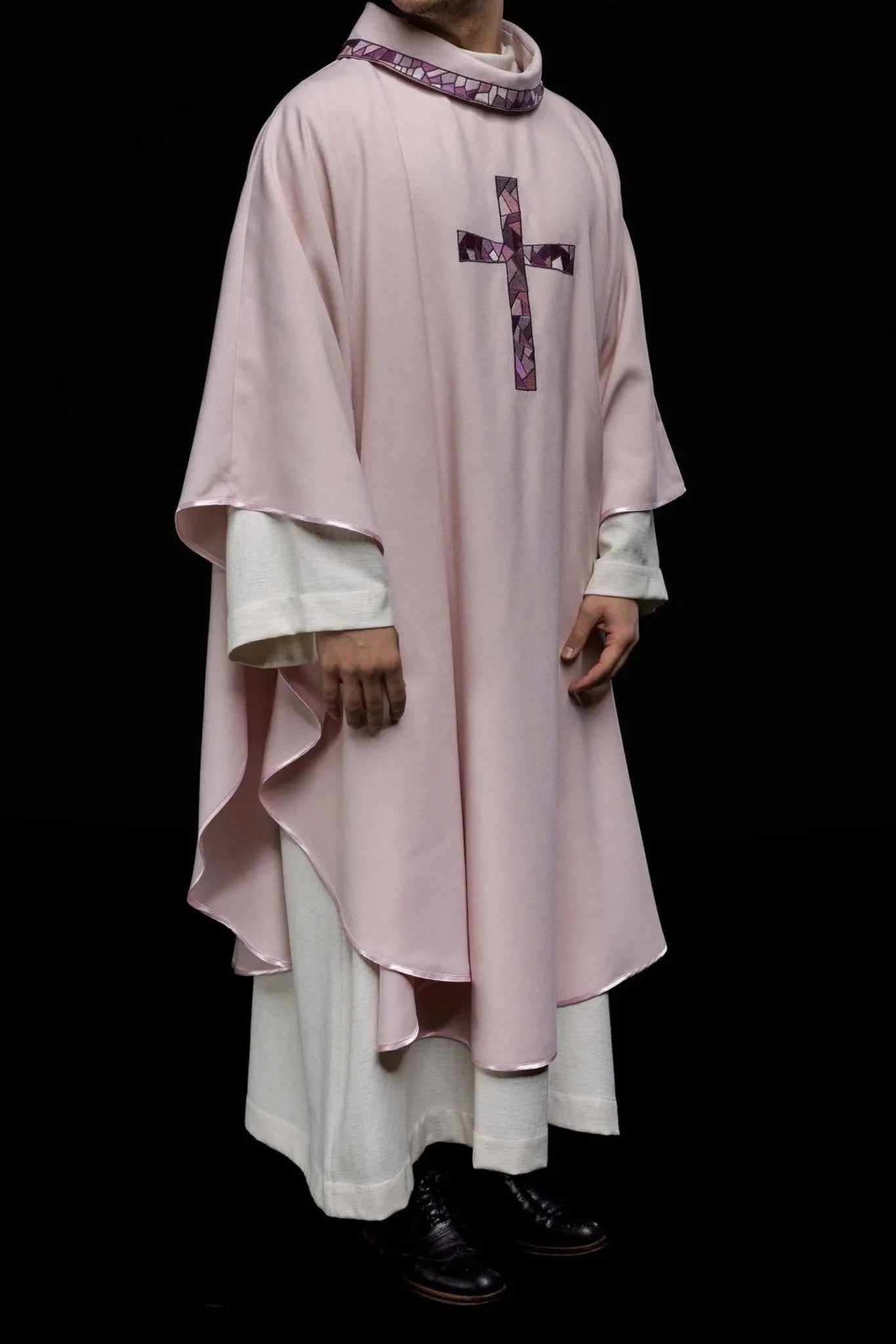 Embroidered chasuble of the cross Pink