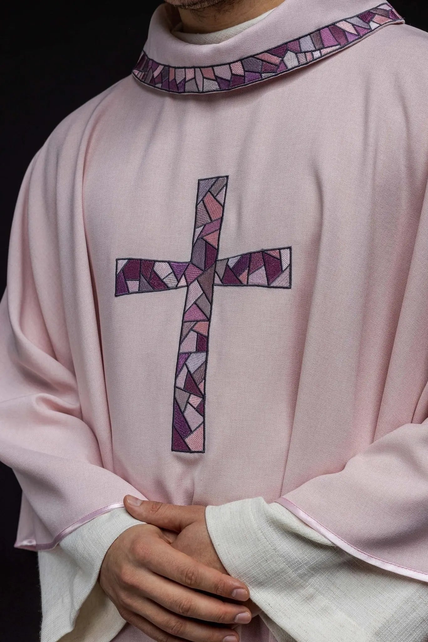 Embroidered chasuble of the cross Pink