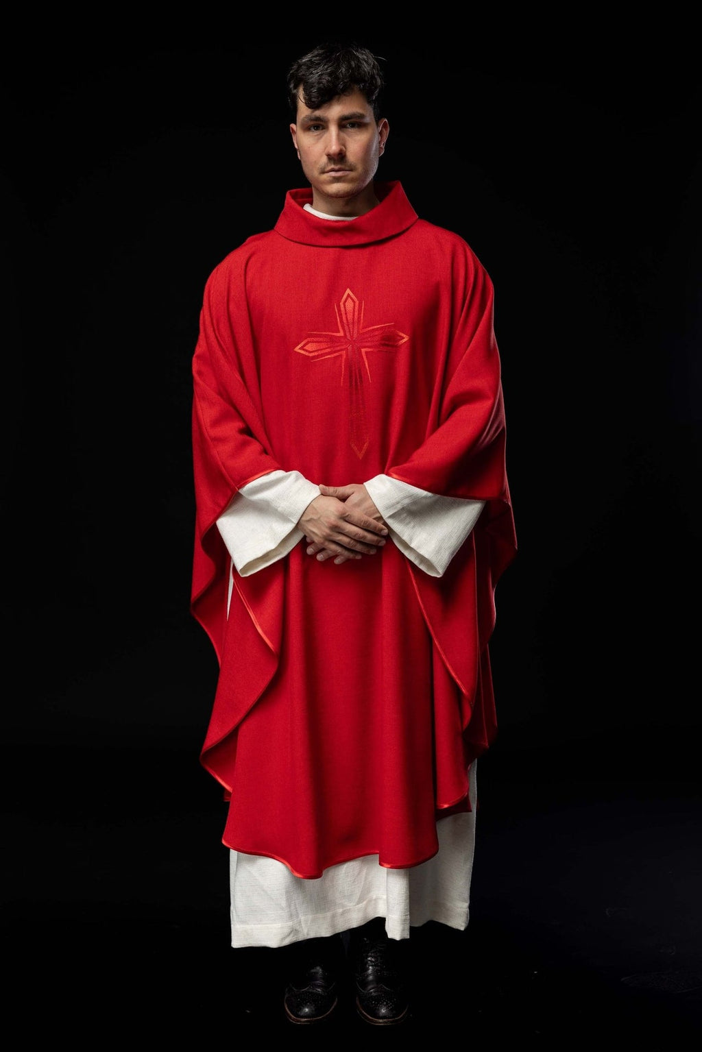 Ornat haftowany w kolorze czerwonym