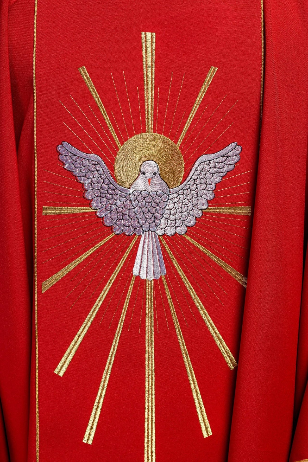 Ornat haftowany z Duchem Świętym w kolorze czerwonym
