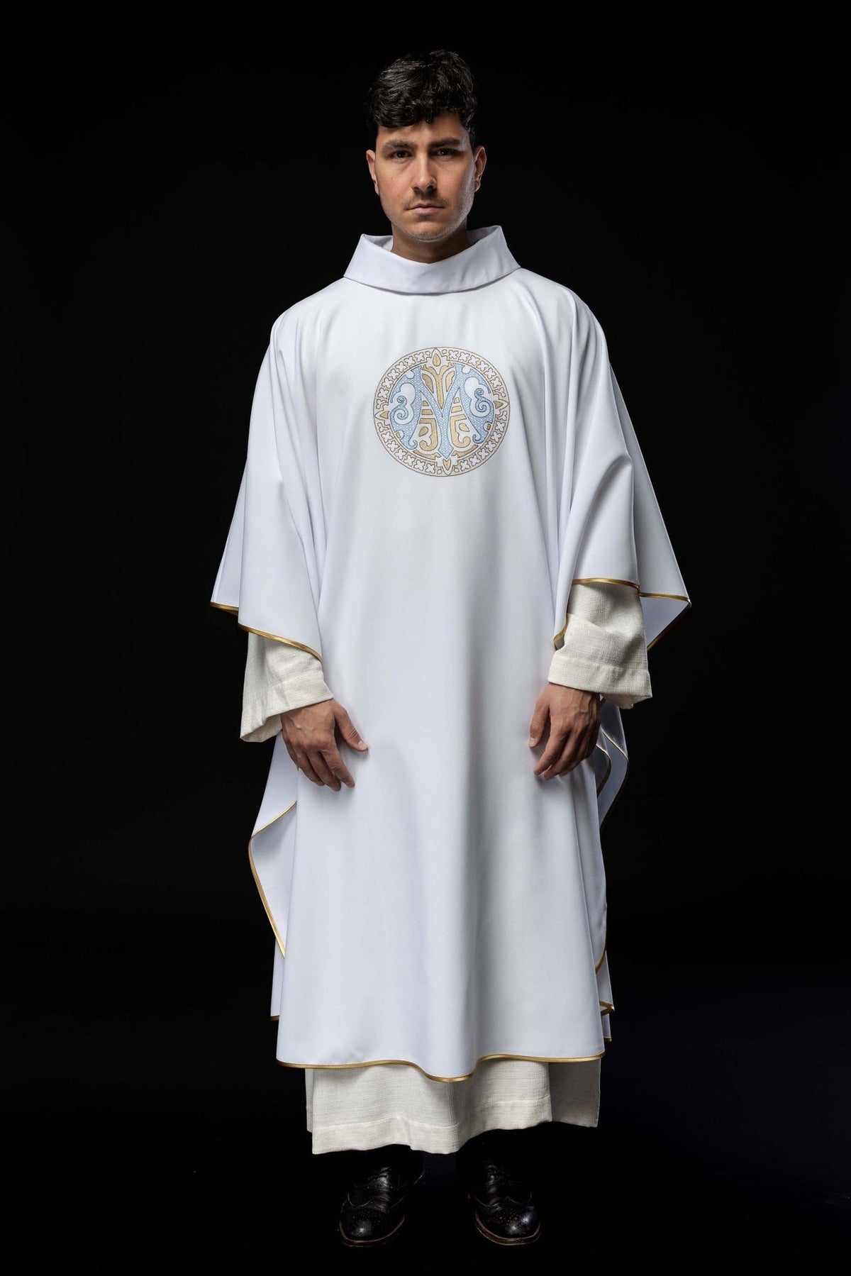 Ornat haftowany z motywem Maryjnym biały