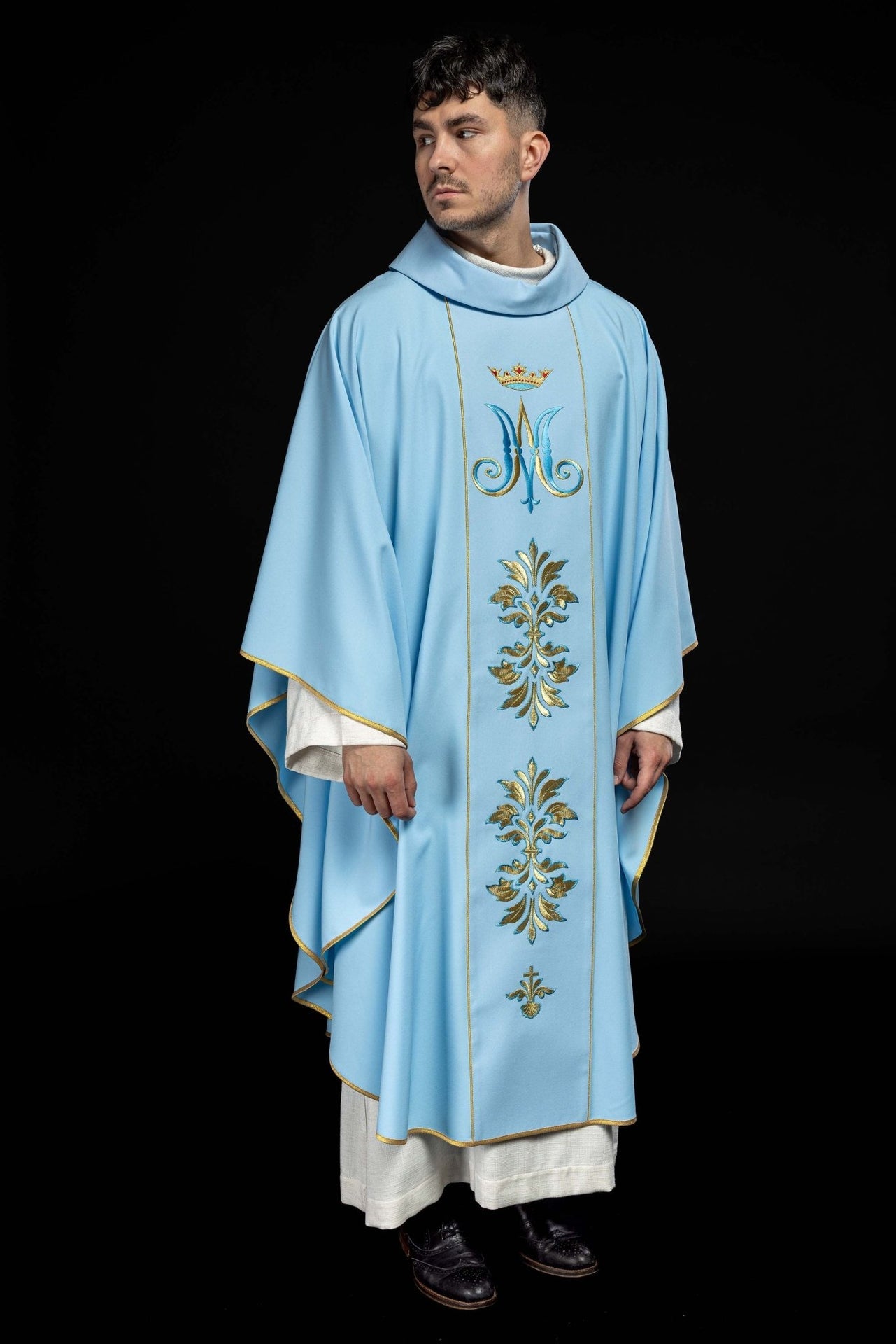 Ornat haftowany z motywem Maryjnym Niebieski