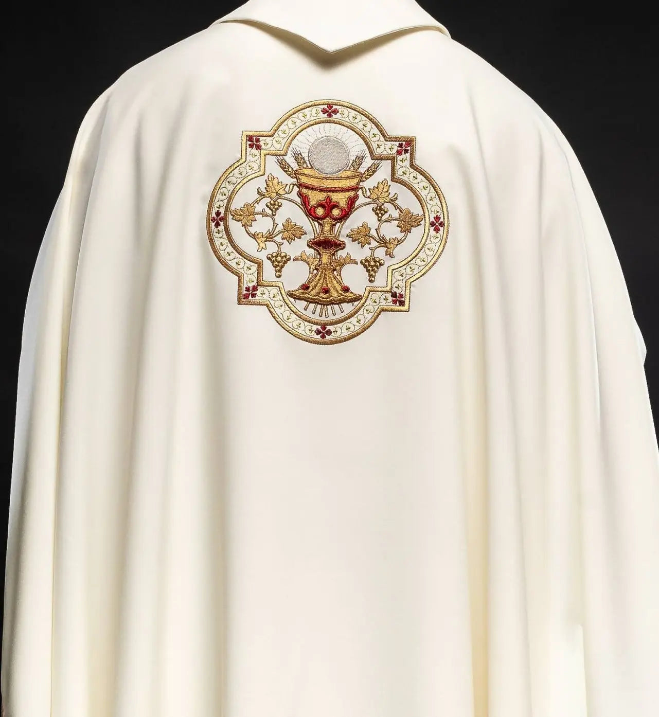 Embroidered chasuble with the motif of the Heart of Jesus and the Eucharistic cup
