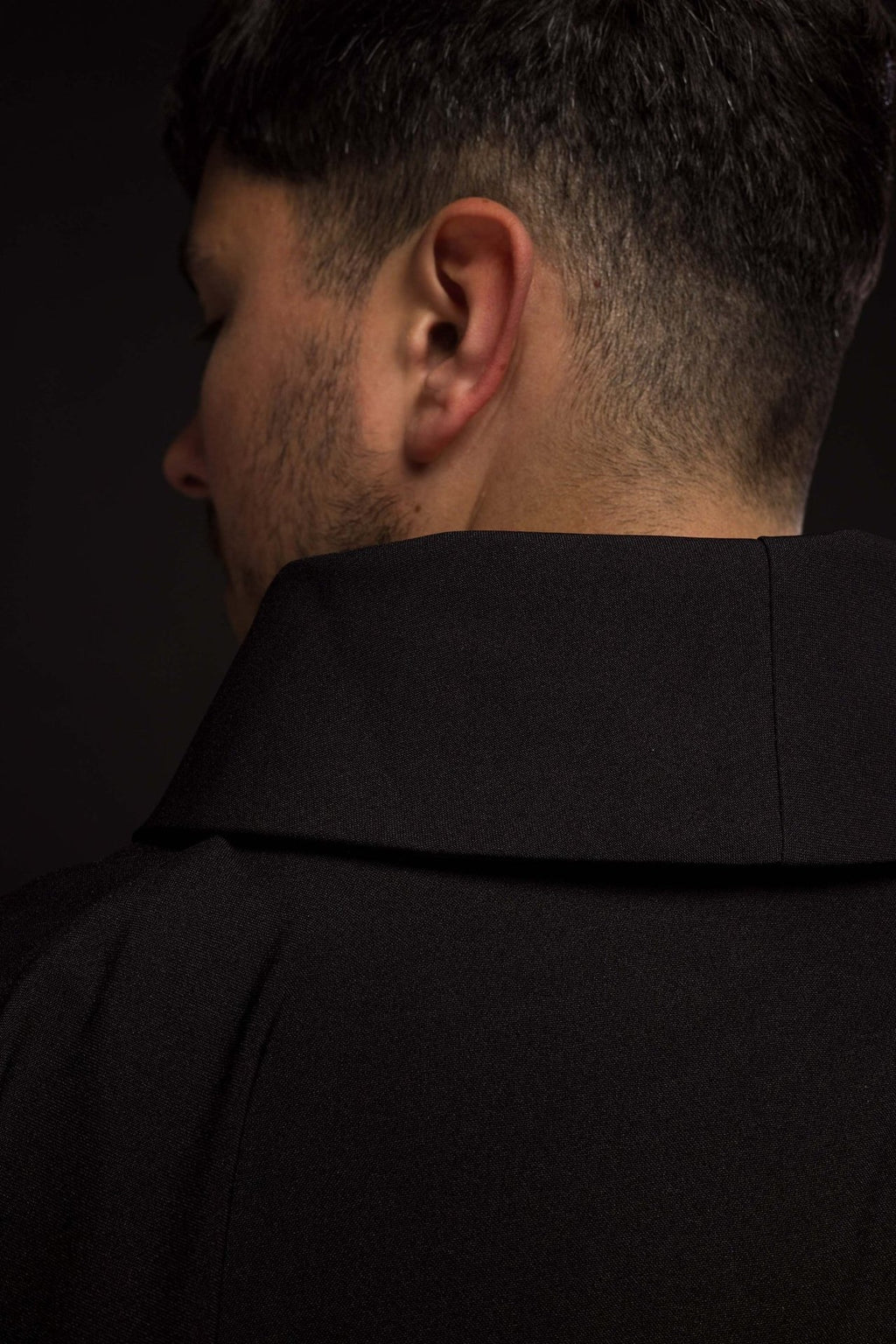 Ornat haftowany z symbolem IHS czarny