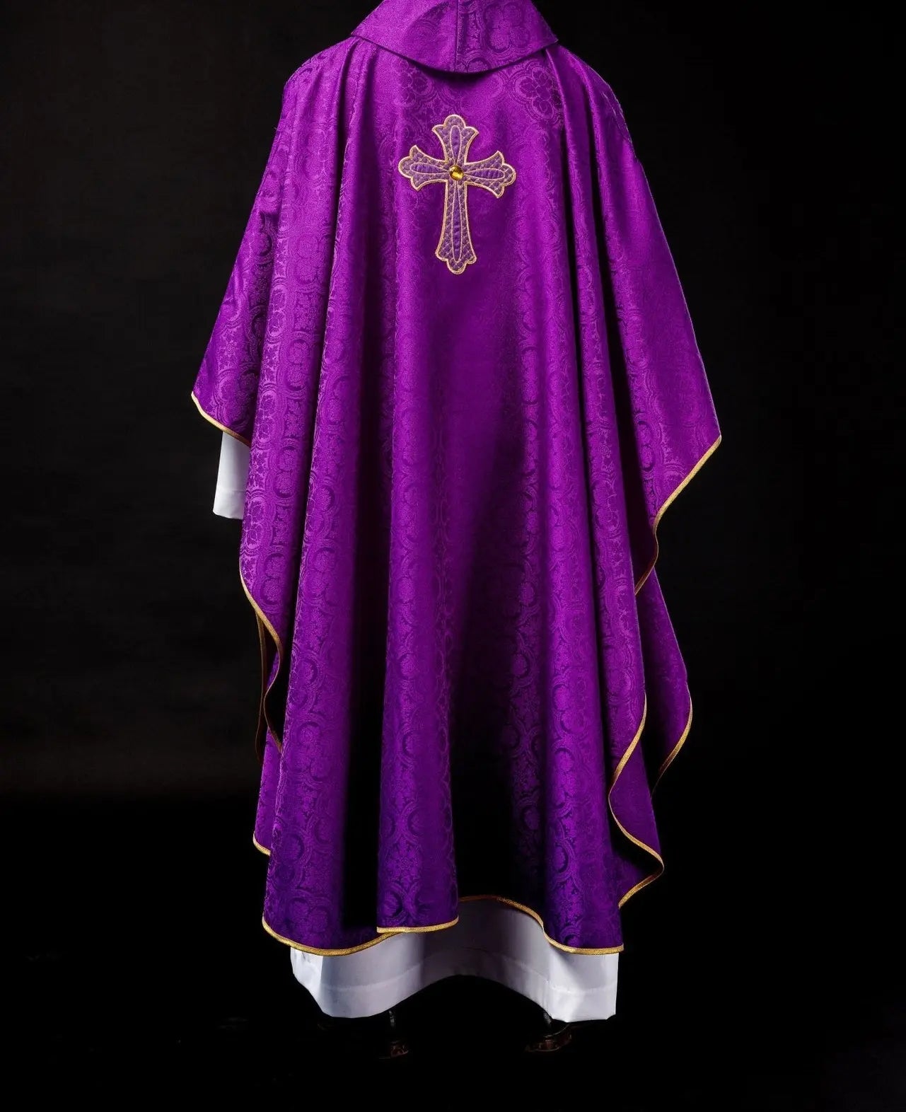 Embroidered chasuble with symbol of the cross Purple