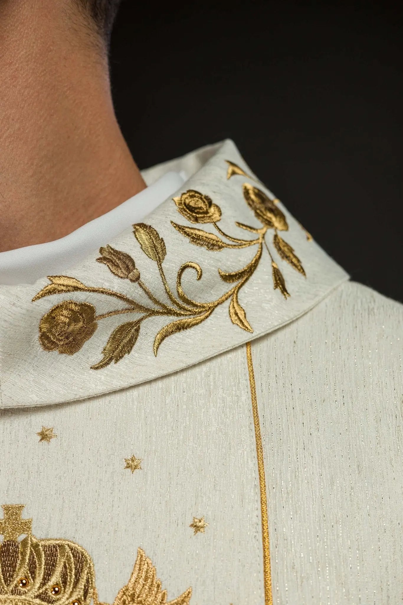 Gold embroidered chasuble with Our Lady of Lichen image